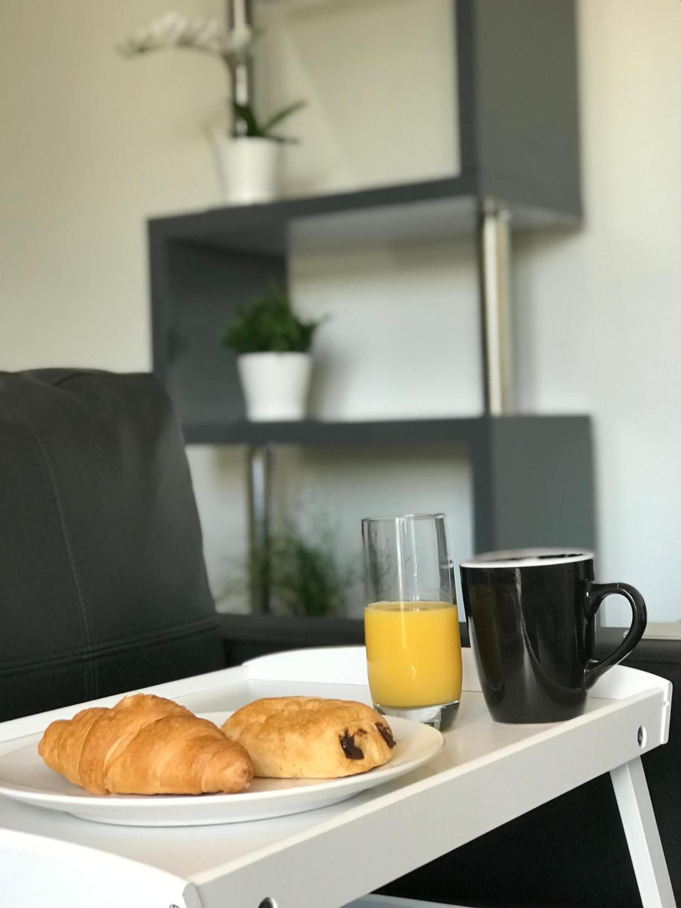 Modern 2BR with Balcony Flat in Langset Road view 4