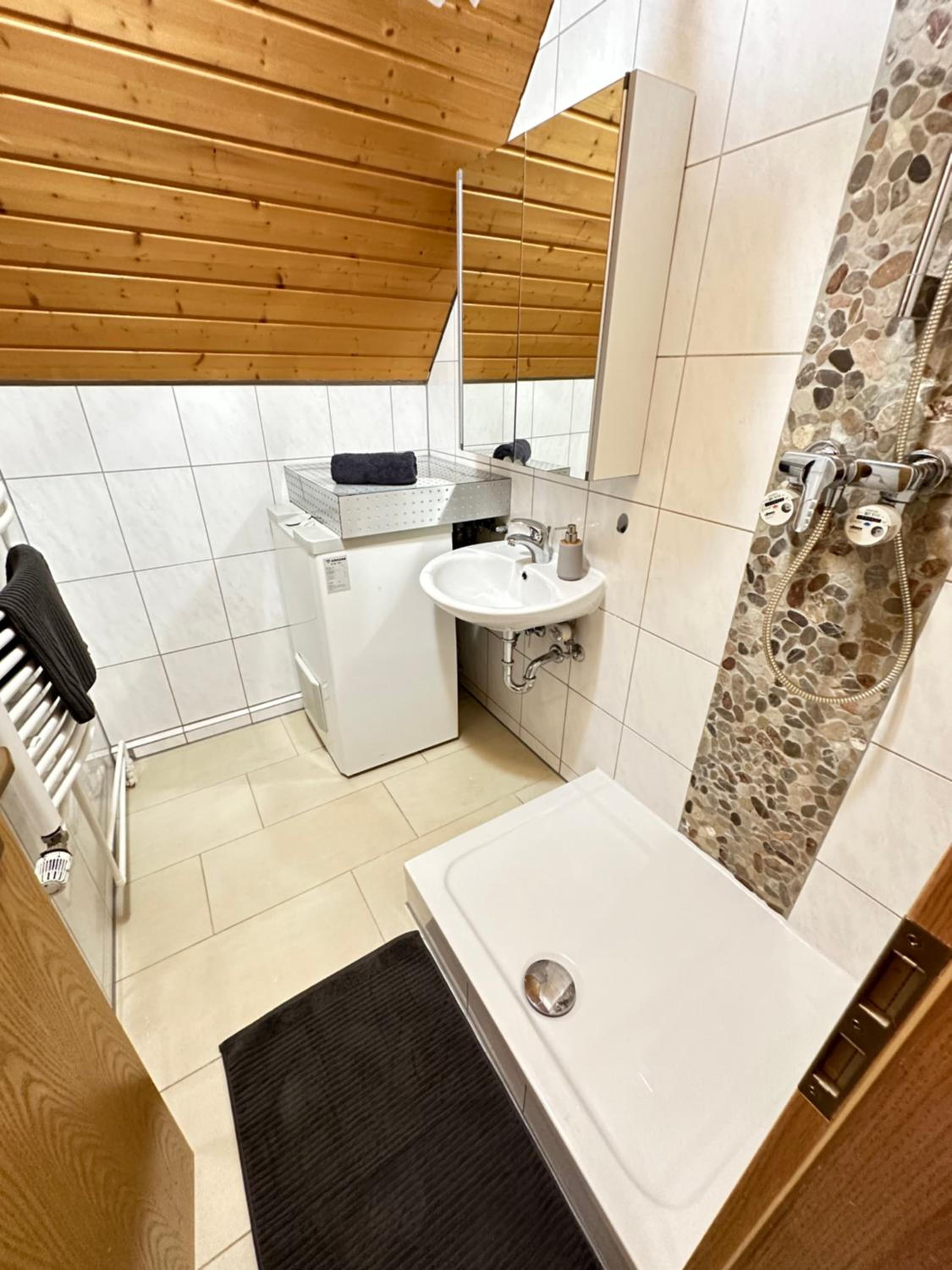 8 Einzelbetten Böblingen I 6 Schlafzimmer I 2 sep Ebenen I 2 Bäder, 2 sep WC I Messe, A81 I Monteure, Teams