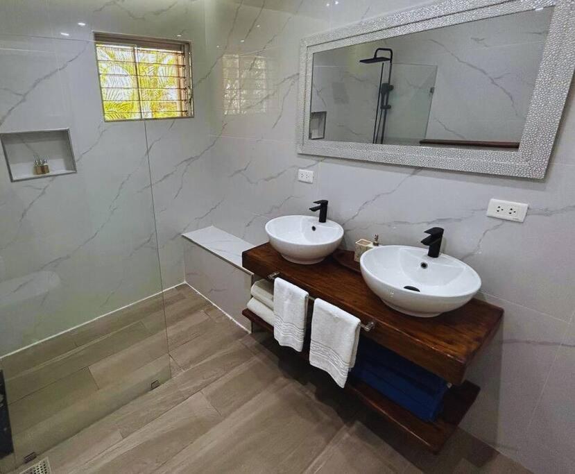 Villa Elisa 4BR with Pool Jacuzzi & BBQ view 2