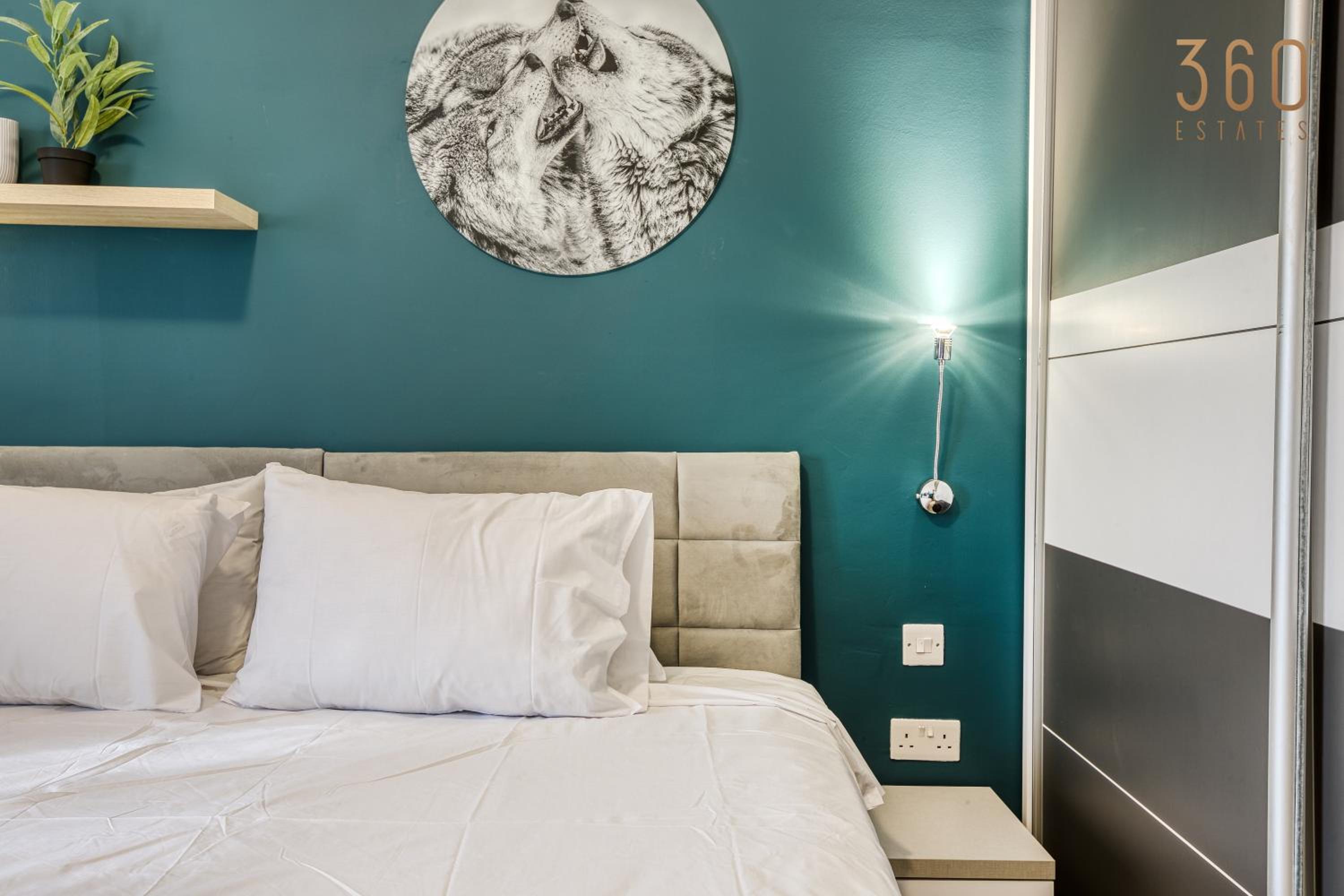 Stylish 2BR home with private balconies by 360 Estates photo 3
