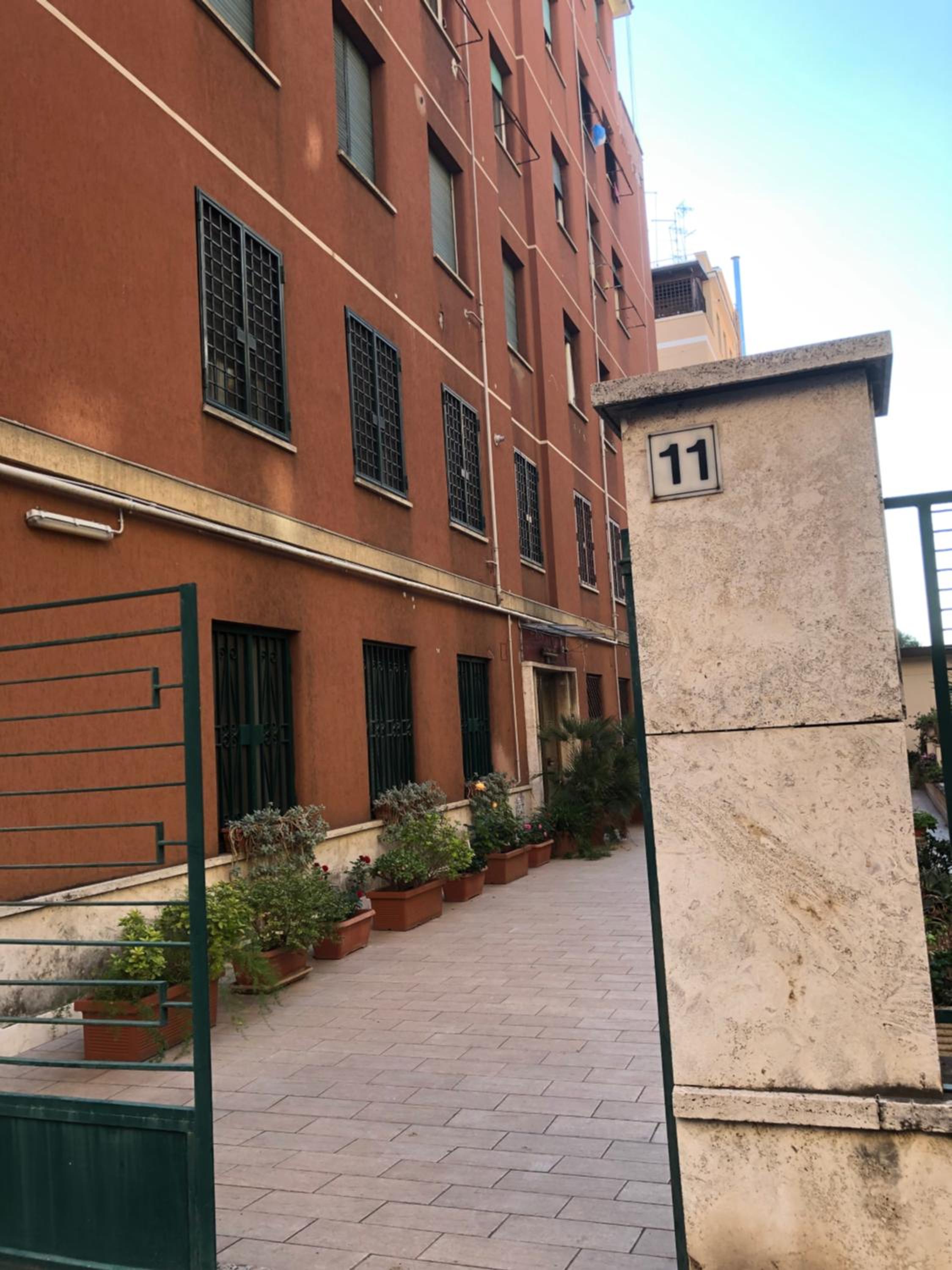 LoL Apartment