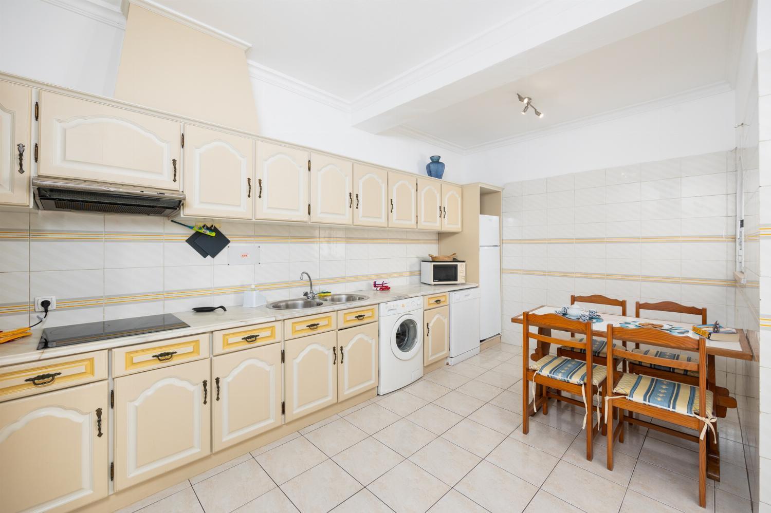 Villa Lili en Albufeira — kitchen