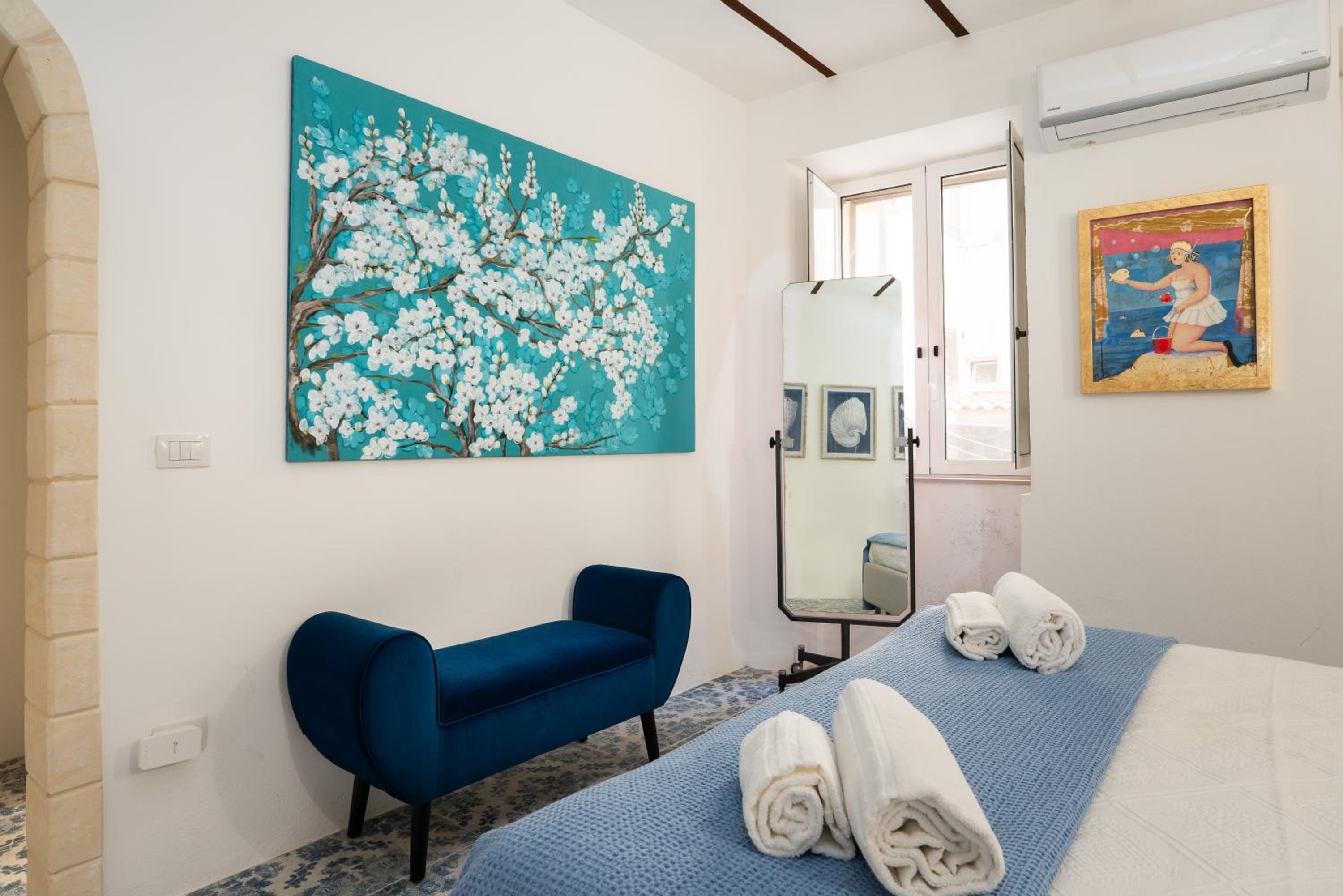 Ortigia Courtyard Apartment by Ortigia Apartments
