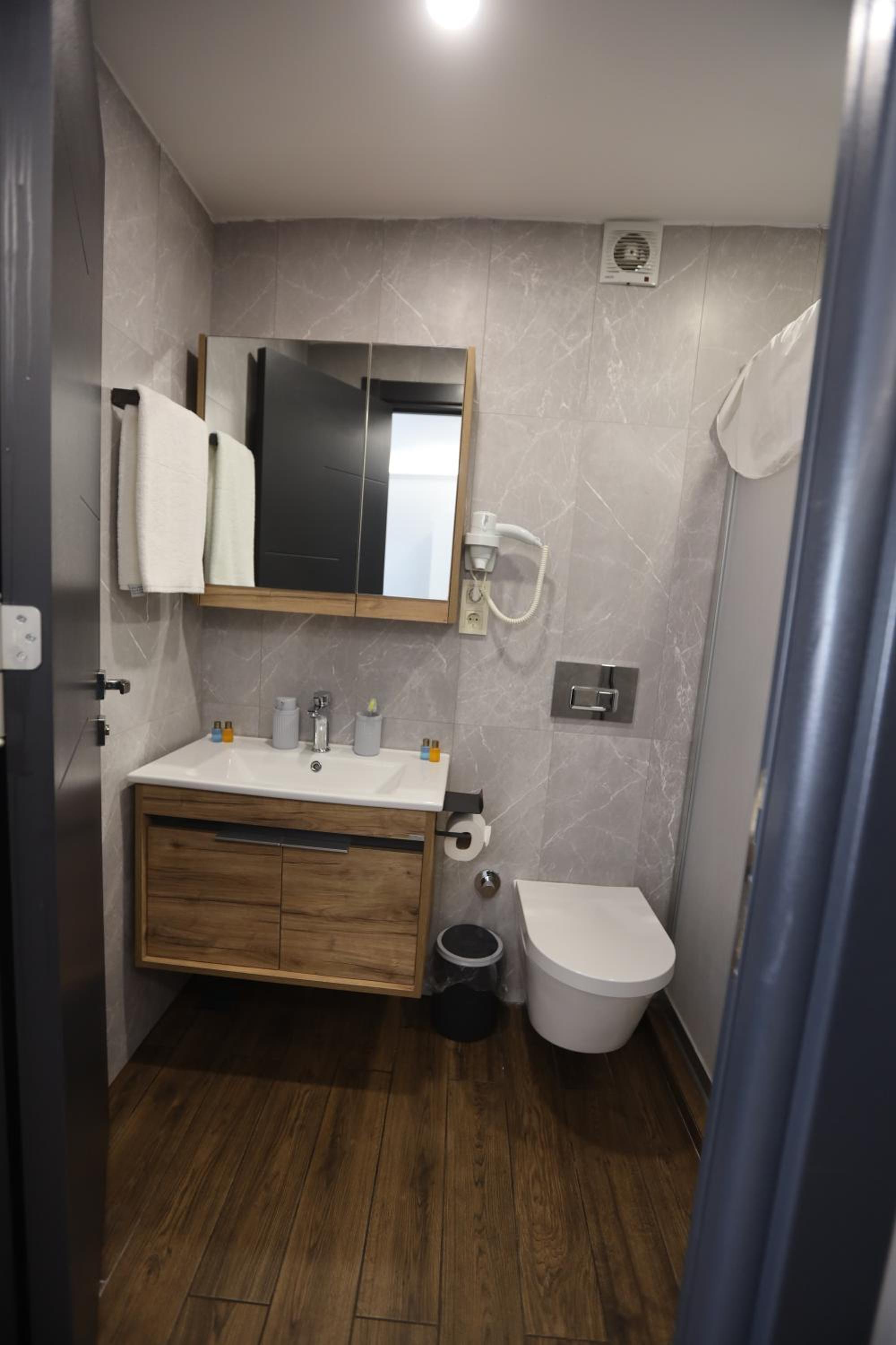 Zendy Suite Otel - Image 58