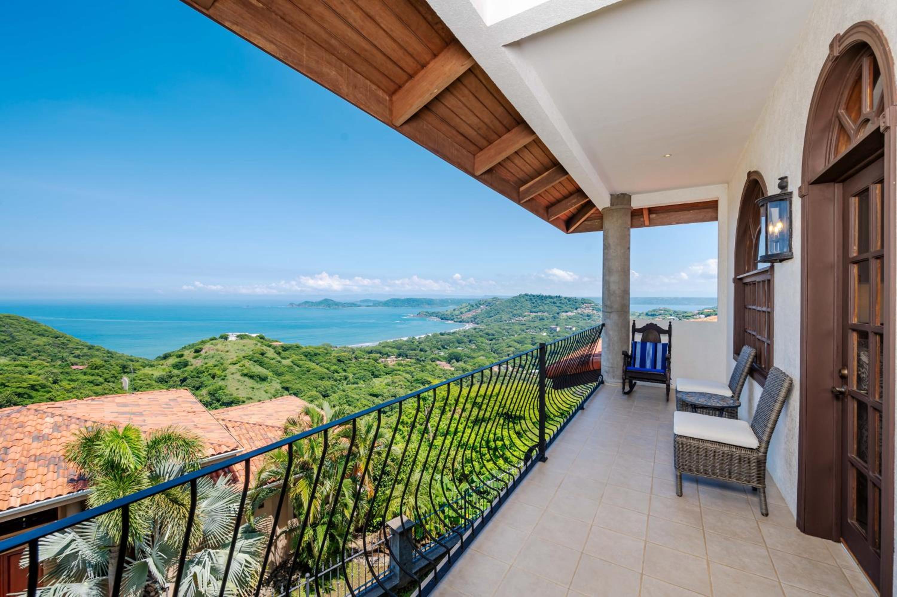 Casa Cole Top-of-the-World Villa w Pool Views