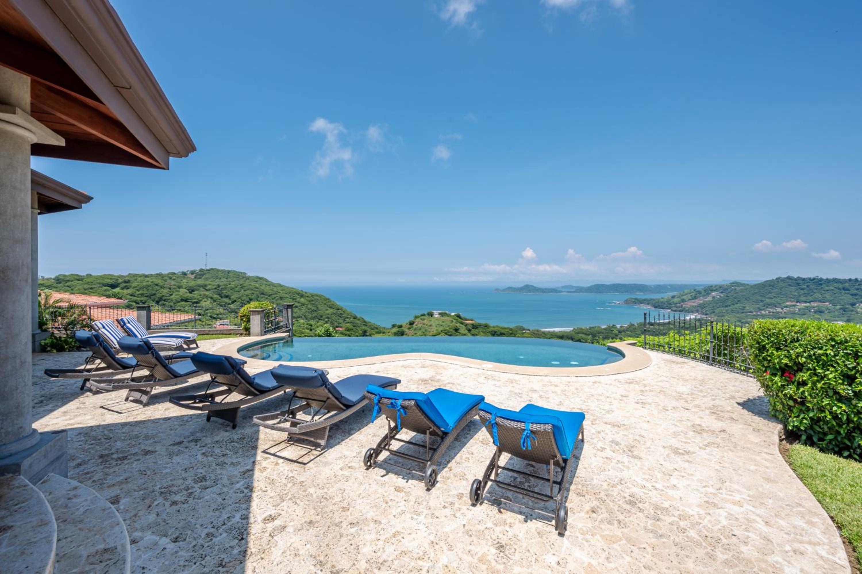 Casa Cole Top-of-the-World Villa w Pool Views