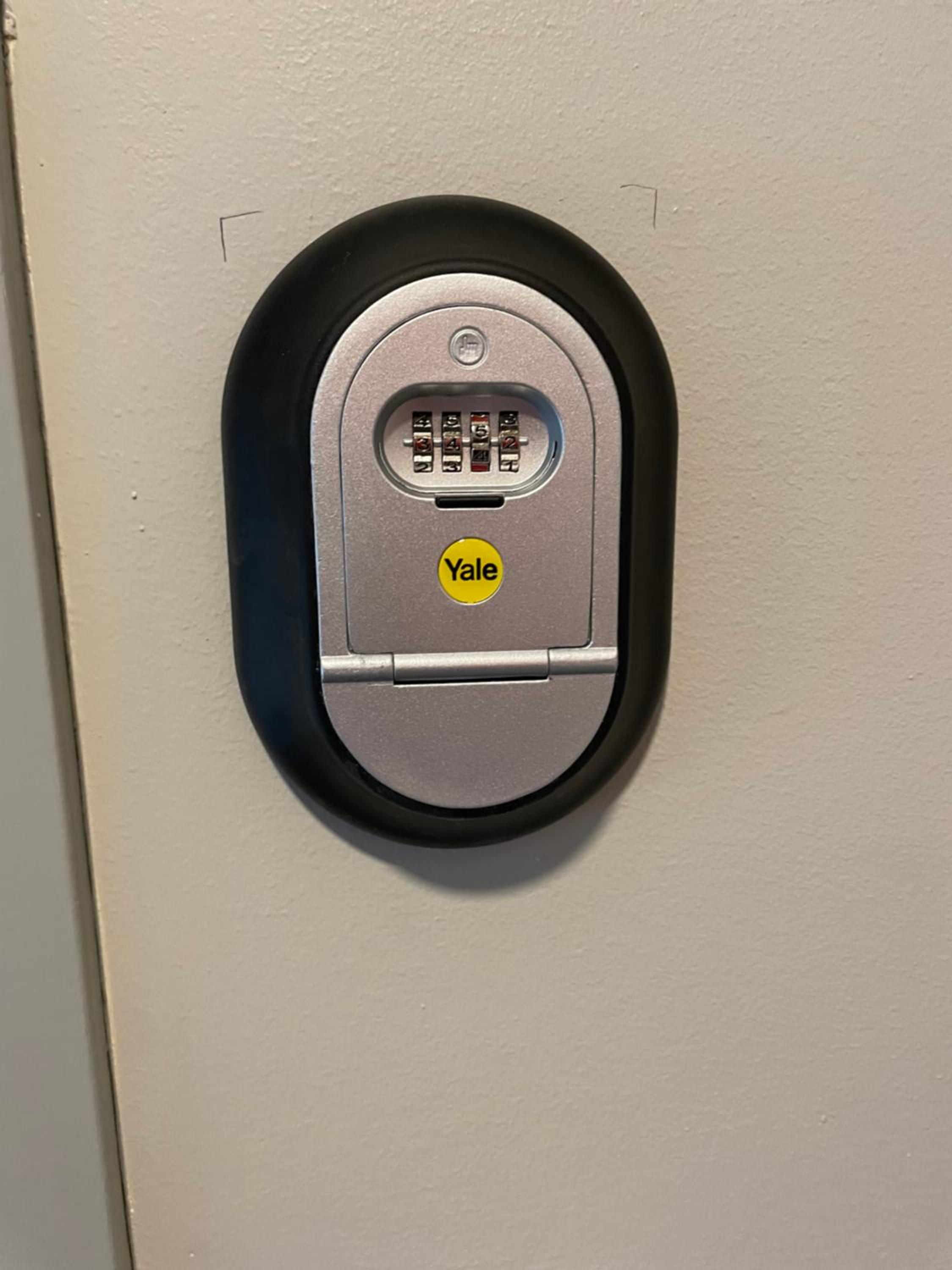 Valoisa kaksio puiston reunassa lähellä keskustaa