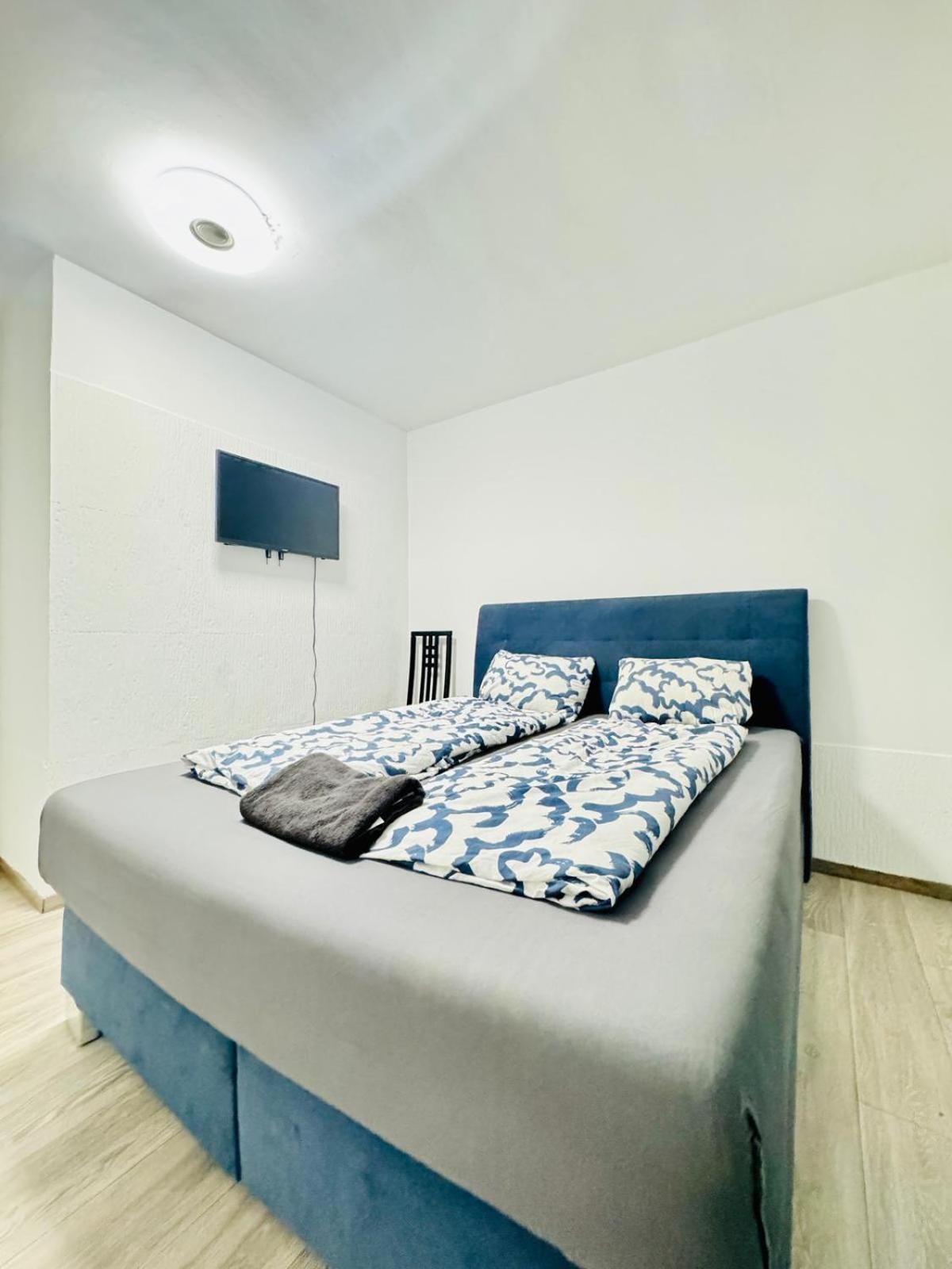Private Rooms in Elegant Garden Villa with Free Parking