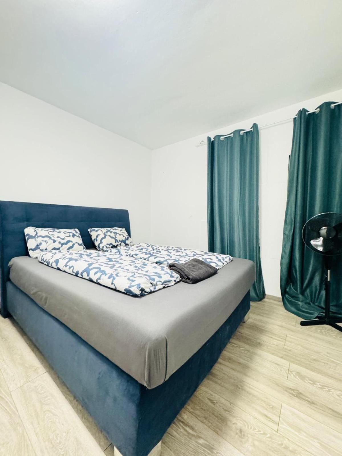 Private Rooms in Elegant Garden Villa with Free Parking