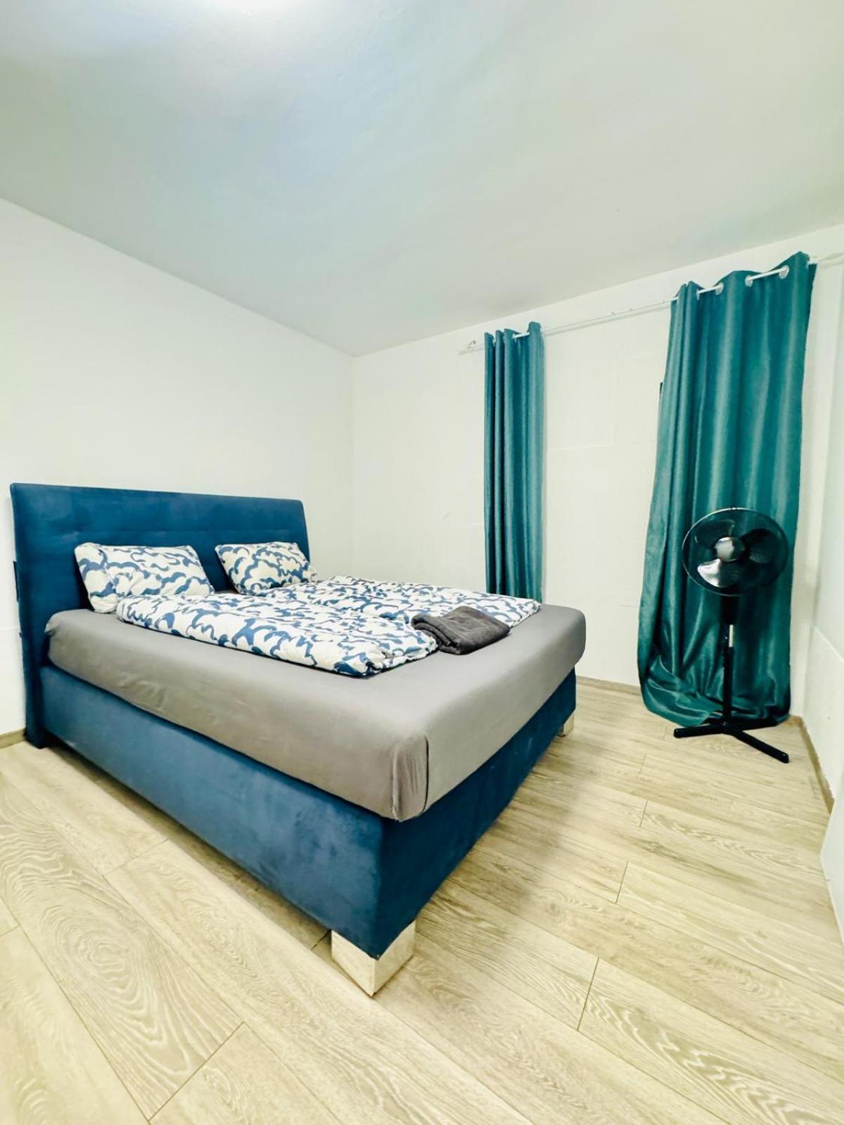 Private Rooms in Elegant Garden Villa with Free Parking