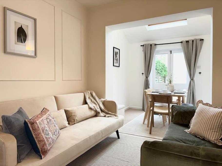 Oxford Vacations - Stylish Oxford Townhouse near the University - Property Image 1
