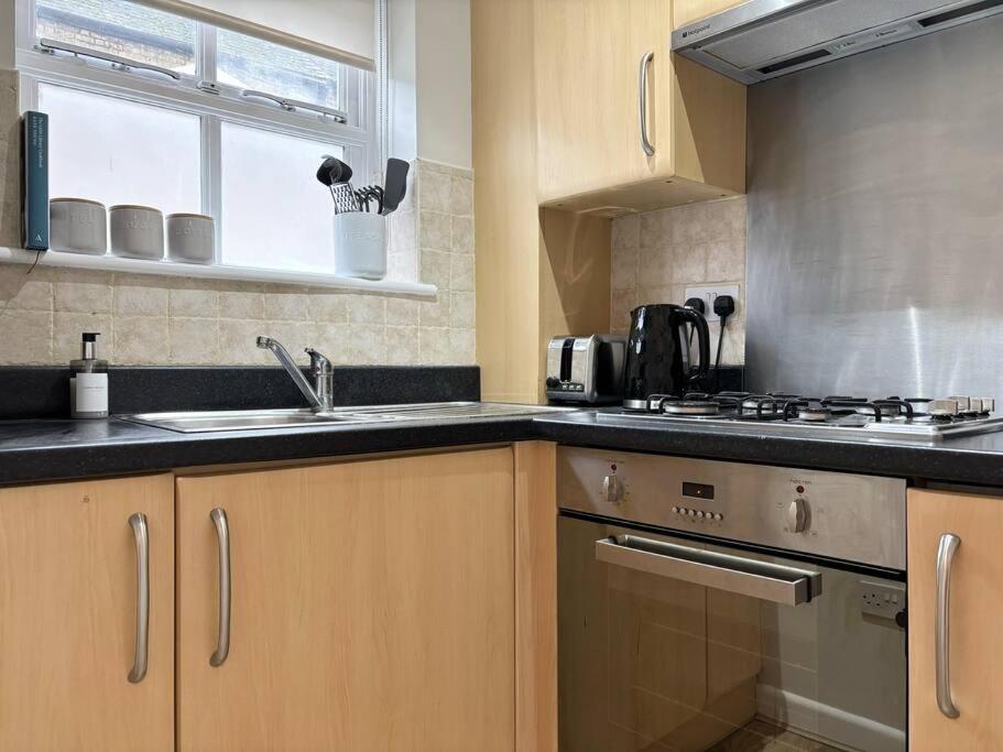 Oxford Vacations - Stylish Oxford Townhouse near the University - Property Image 7