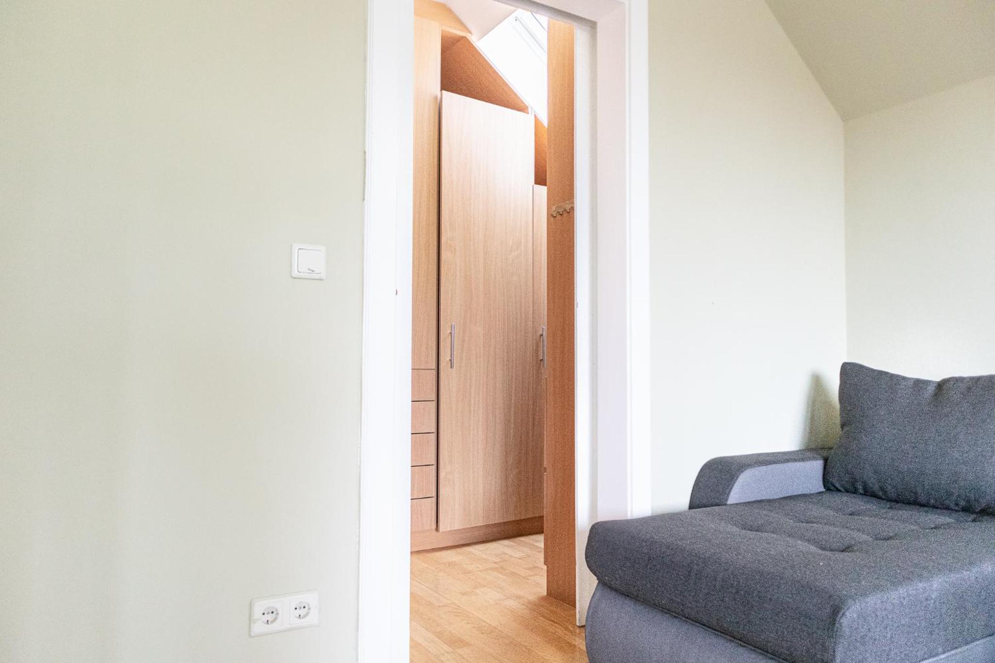Private Rooms in Elegant Garden Villa with Free Parking