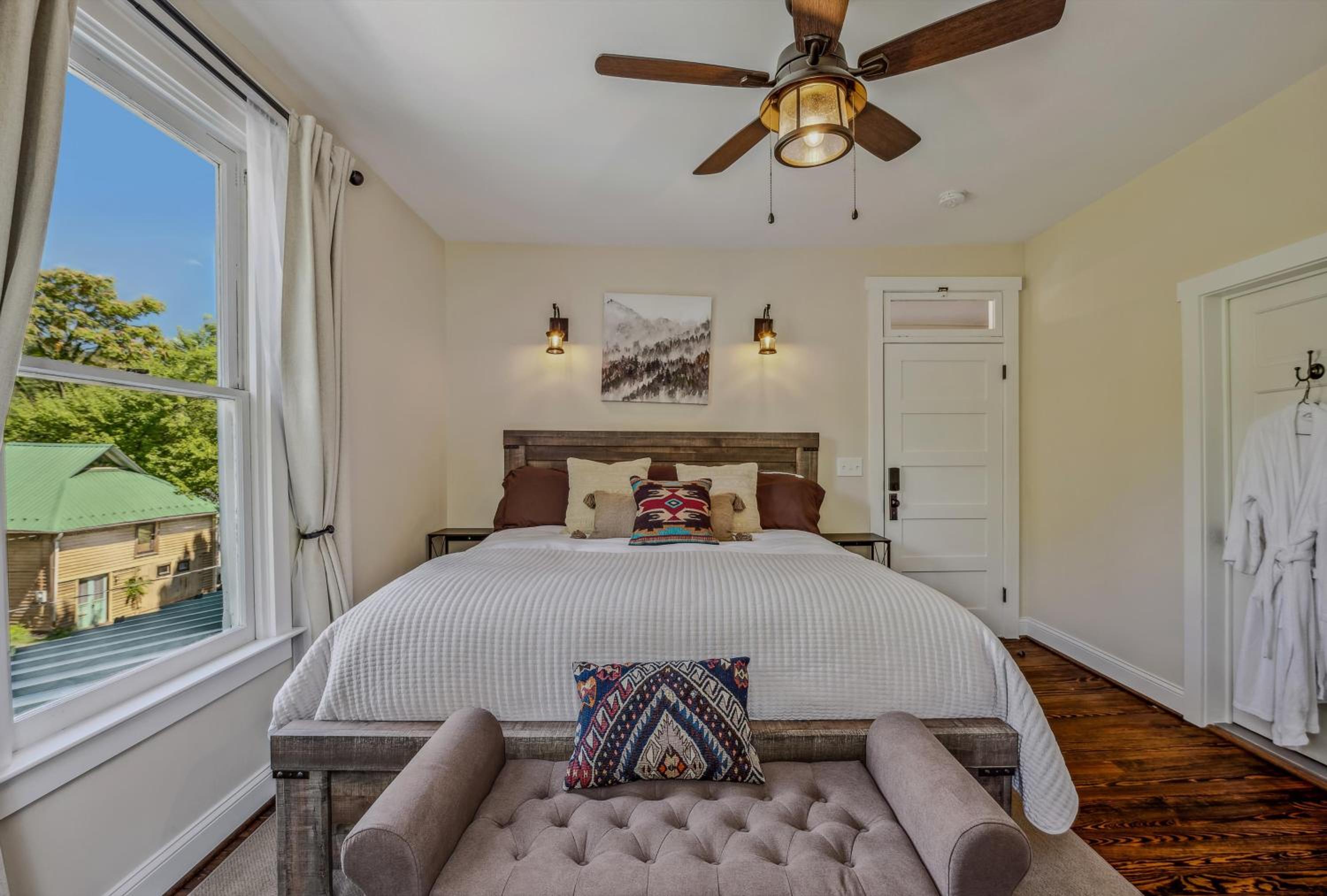 The Grand Castalian Inn Bed and Breakfast view 2