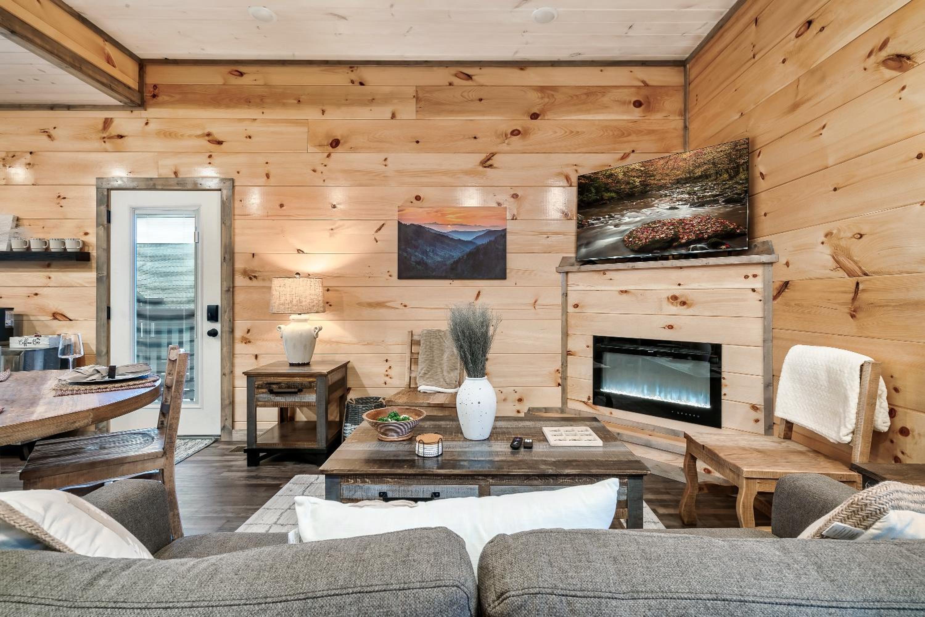 Near Dollywood With Hot Tub, Game Room Home Theater view 3