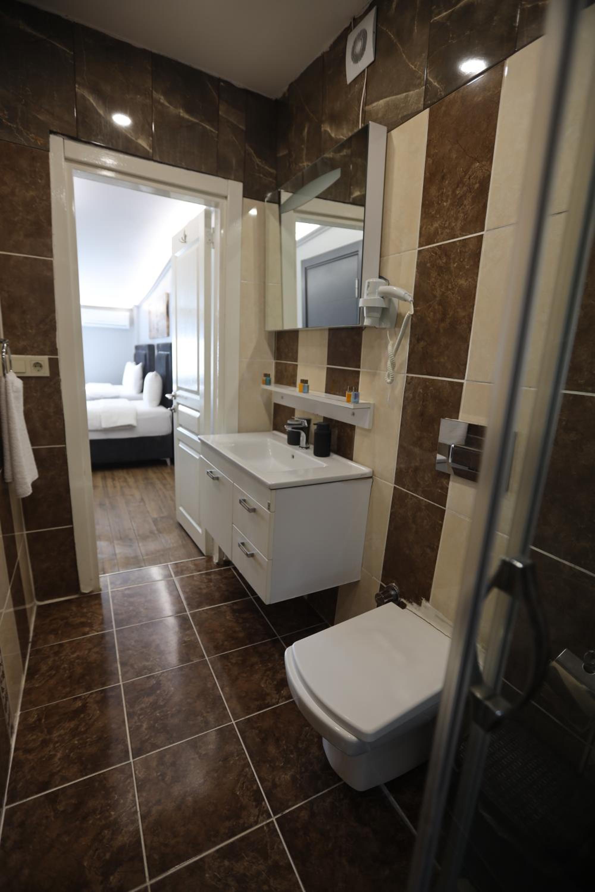 Zendy Suite Otel - Image 17