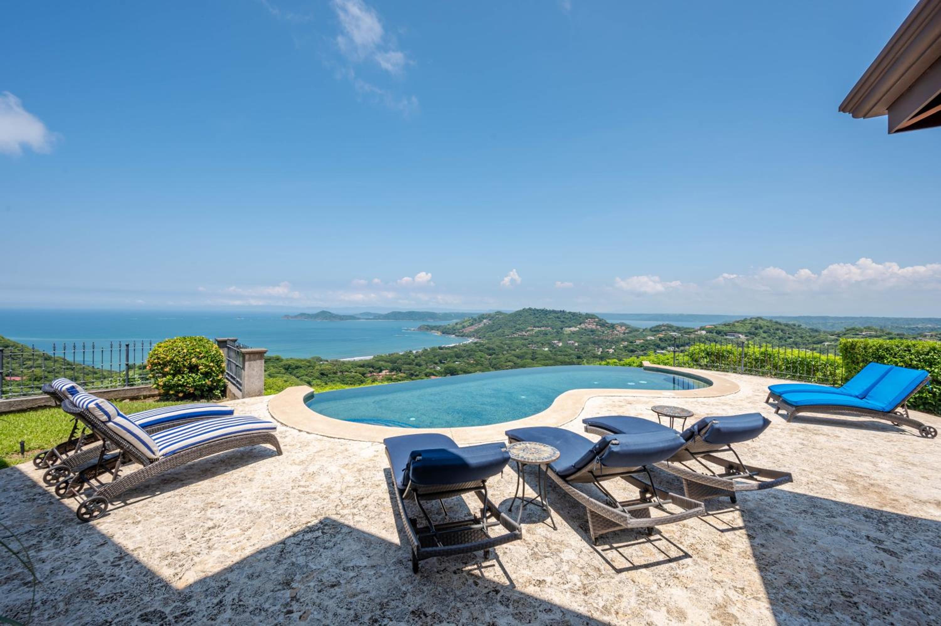 Casa Cole Top-of-the-World Villa w Pool Views