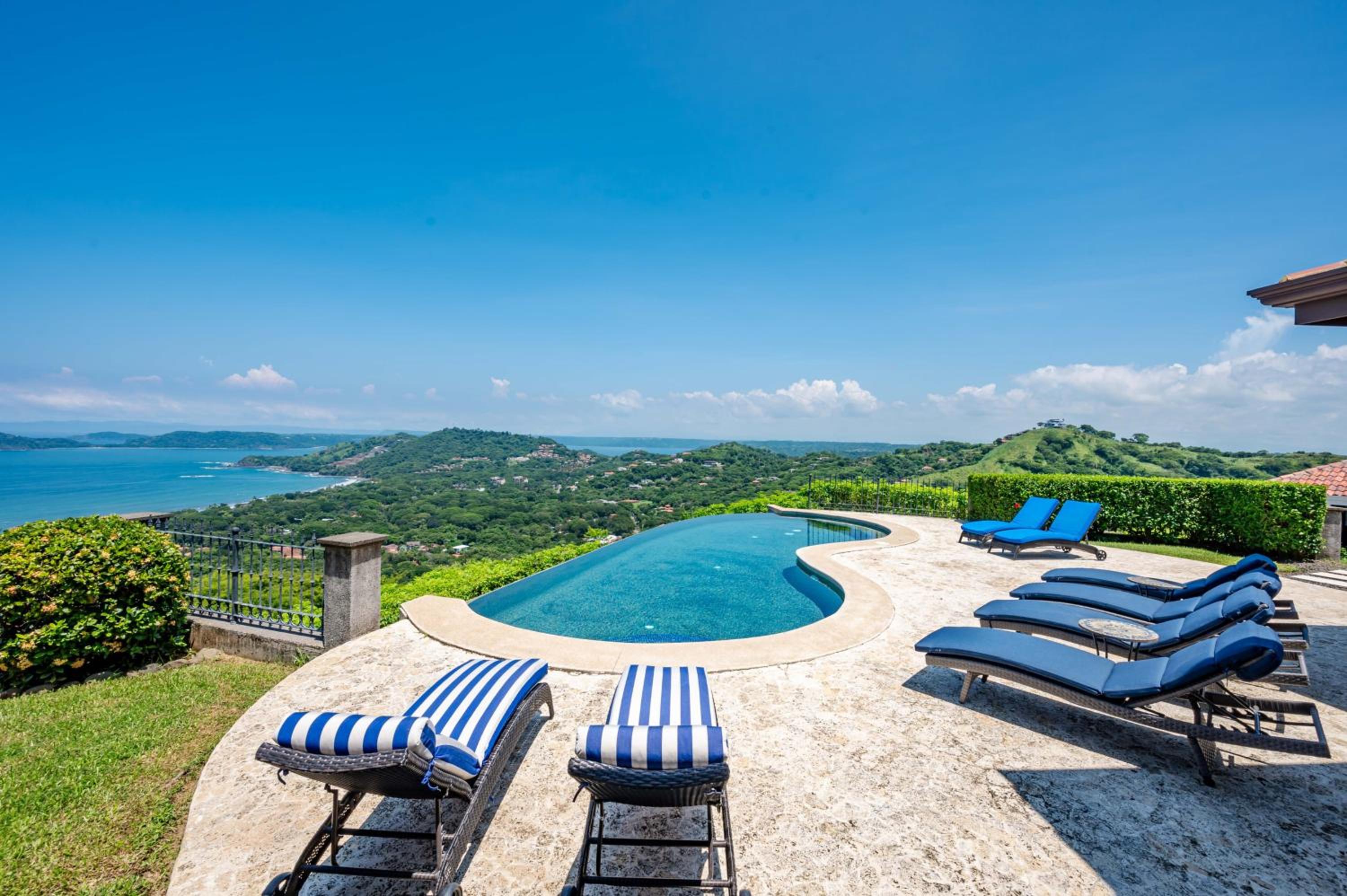 Casa Cole Top-of-the-World Villa w Pool Views