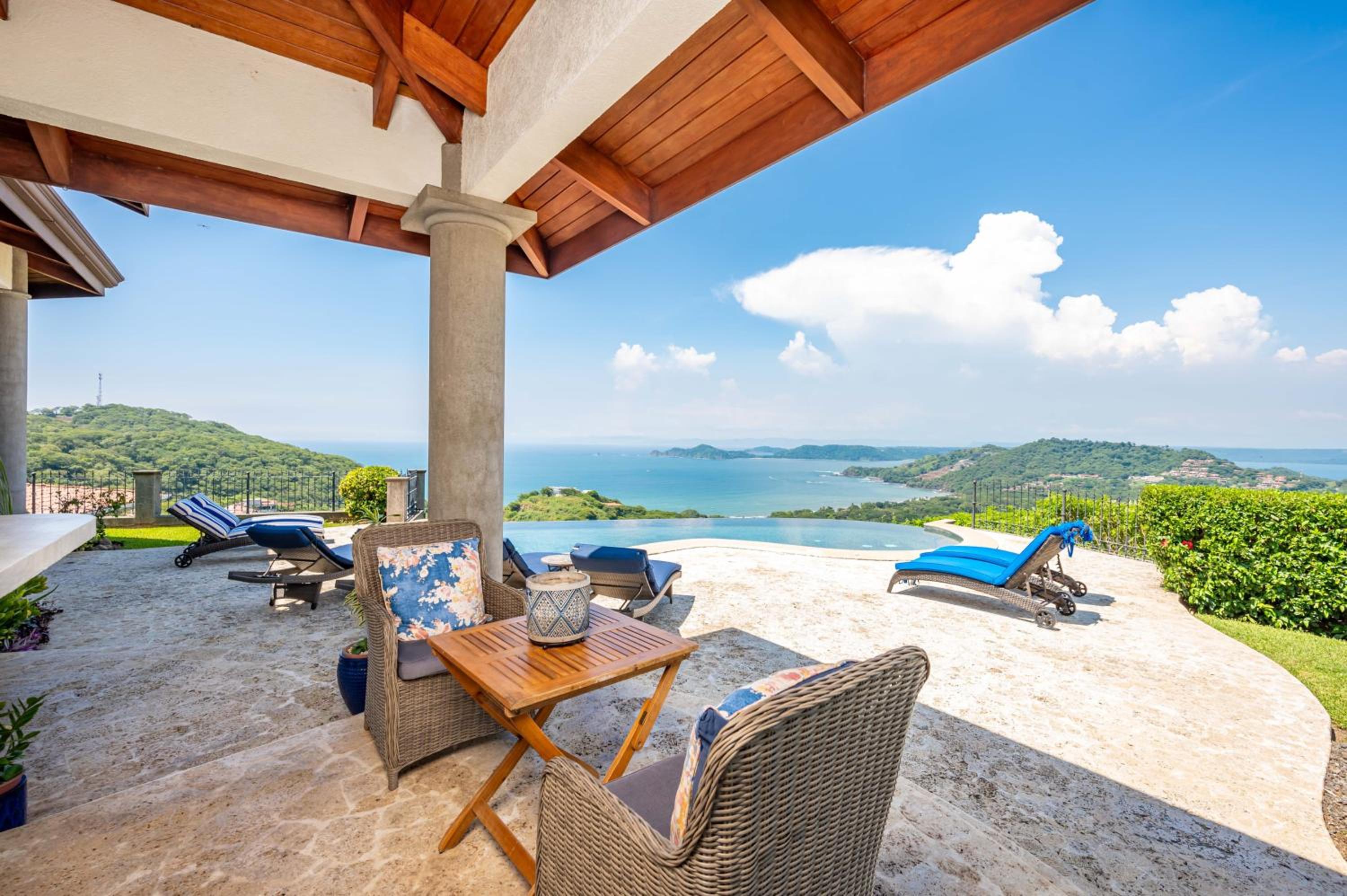 Casa Cole Top-of-the-World Villa w Pool Views