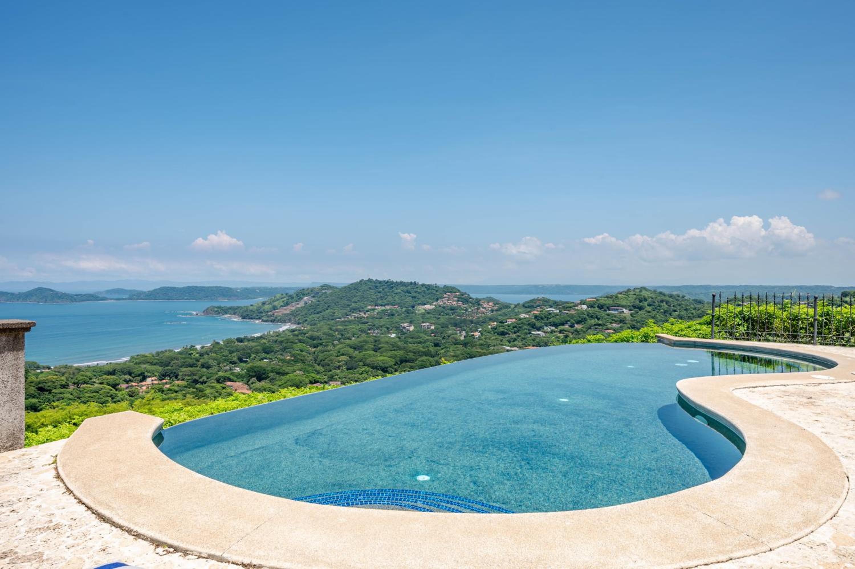 Casa Cole Top-of-the-World Villa w Pool Views