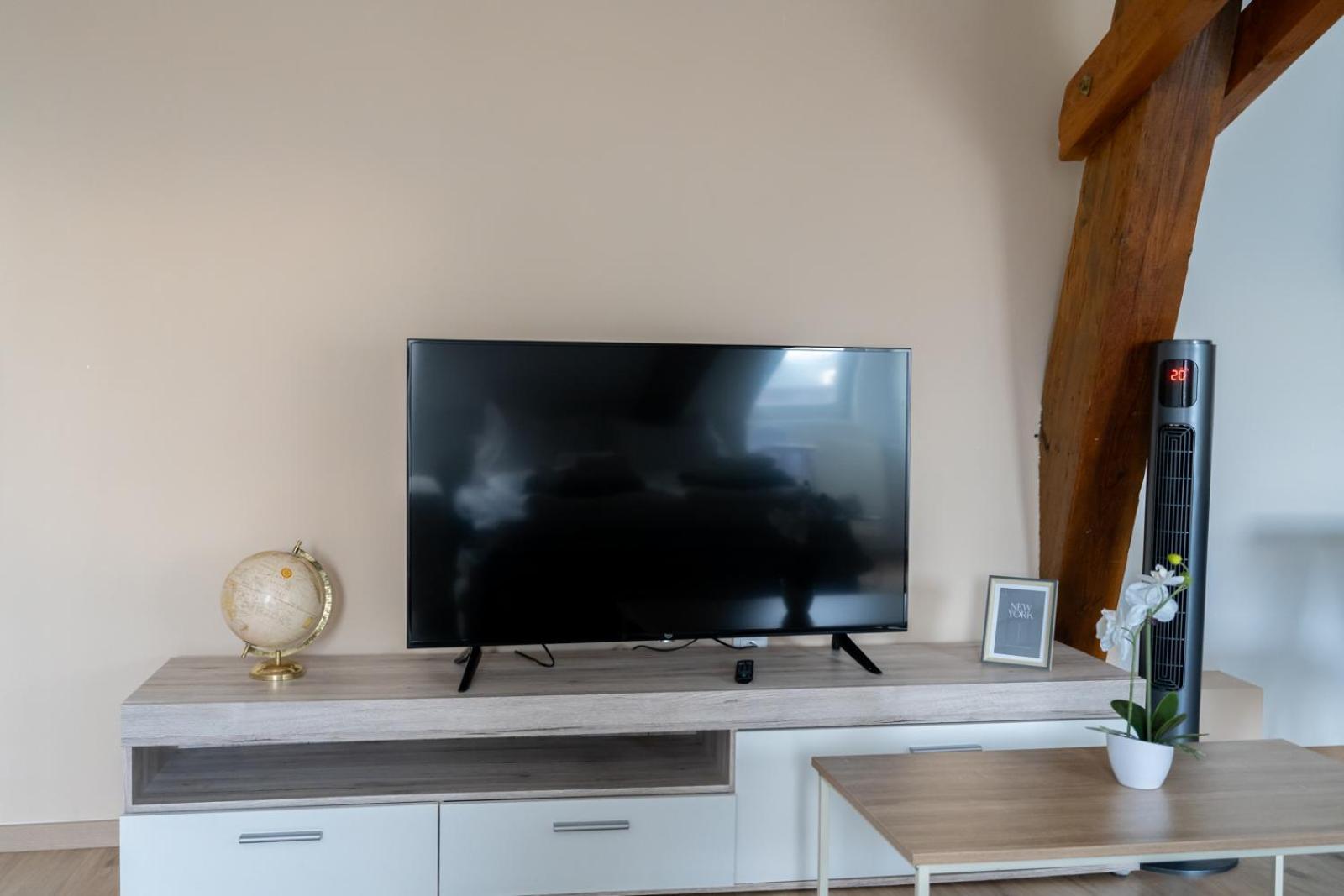 Spacious 7-Person Leoben Apartment - Ideal for Workers, Groups & Family