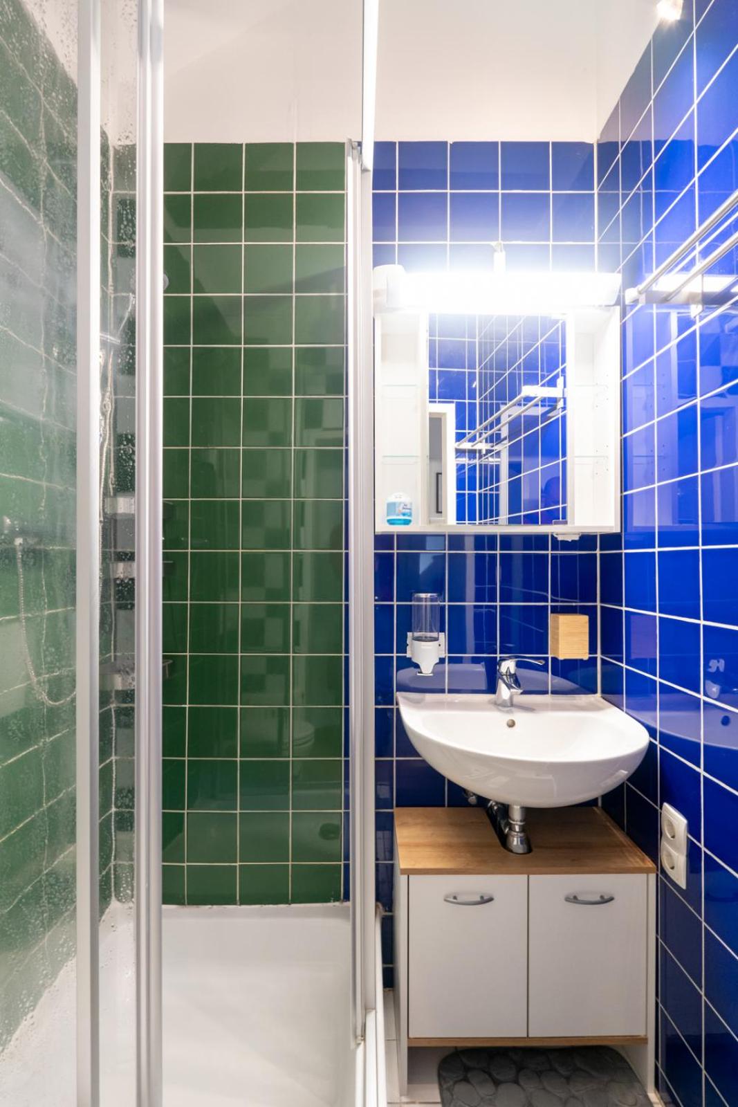 Spacious 7-Person Leoben Apartment - Ideal for Workers, Groups & Family