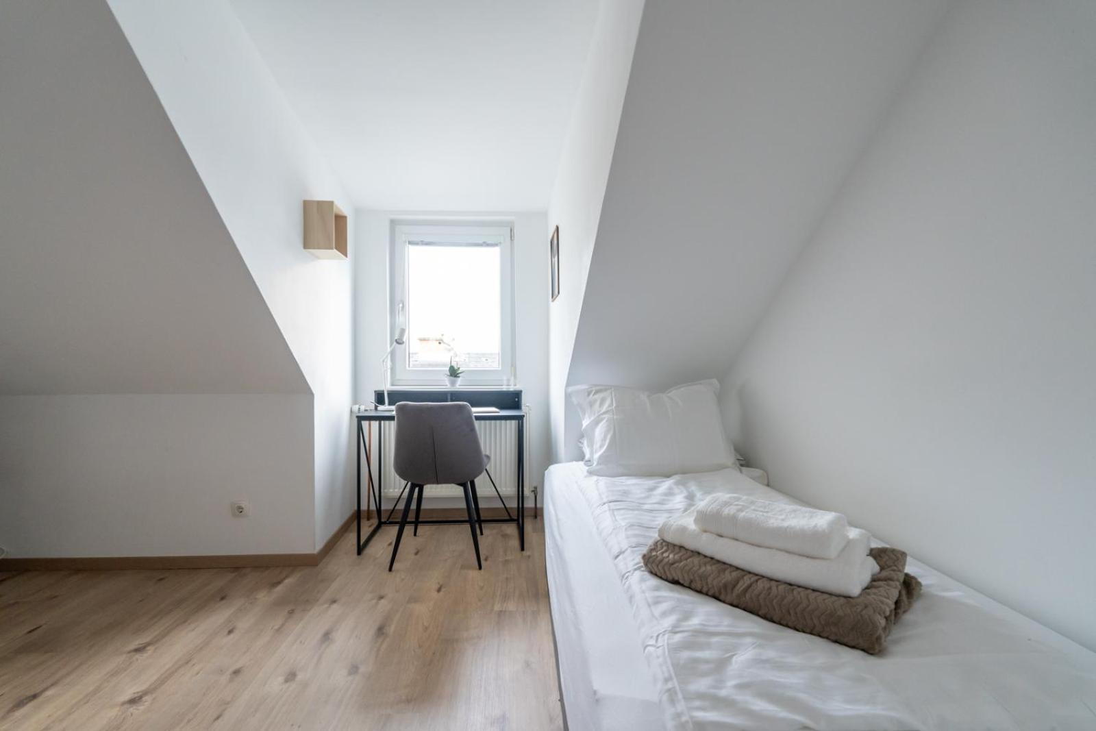 Spacious 7-Person Leoben Apartment - Ideal for Workers, Groups & Family