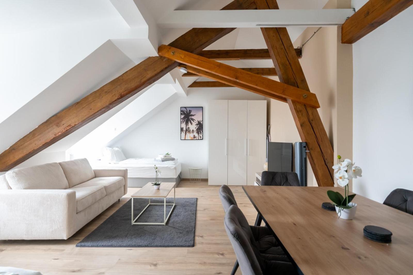 Spacious 7-Person Leoben Apartment - Ideal for Workers, Groups & Family