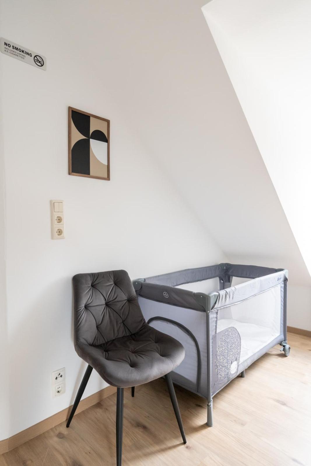 Spacious 7-Person Leoben Apartment - Ideal for Workers, Groups & Family