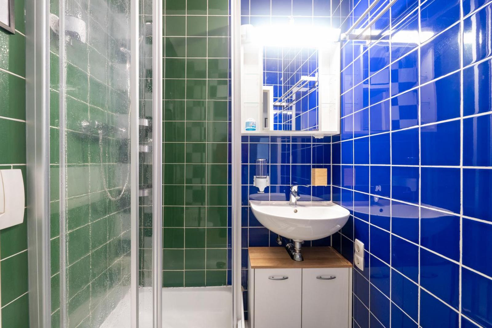 Spacious 7-Person Leoben Apartment - Ideal for Workers, Groups & Family