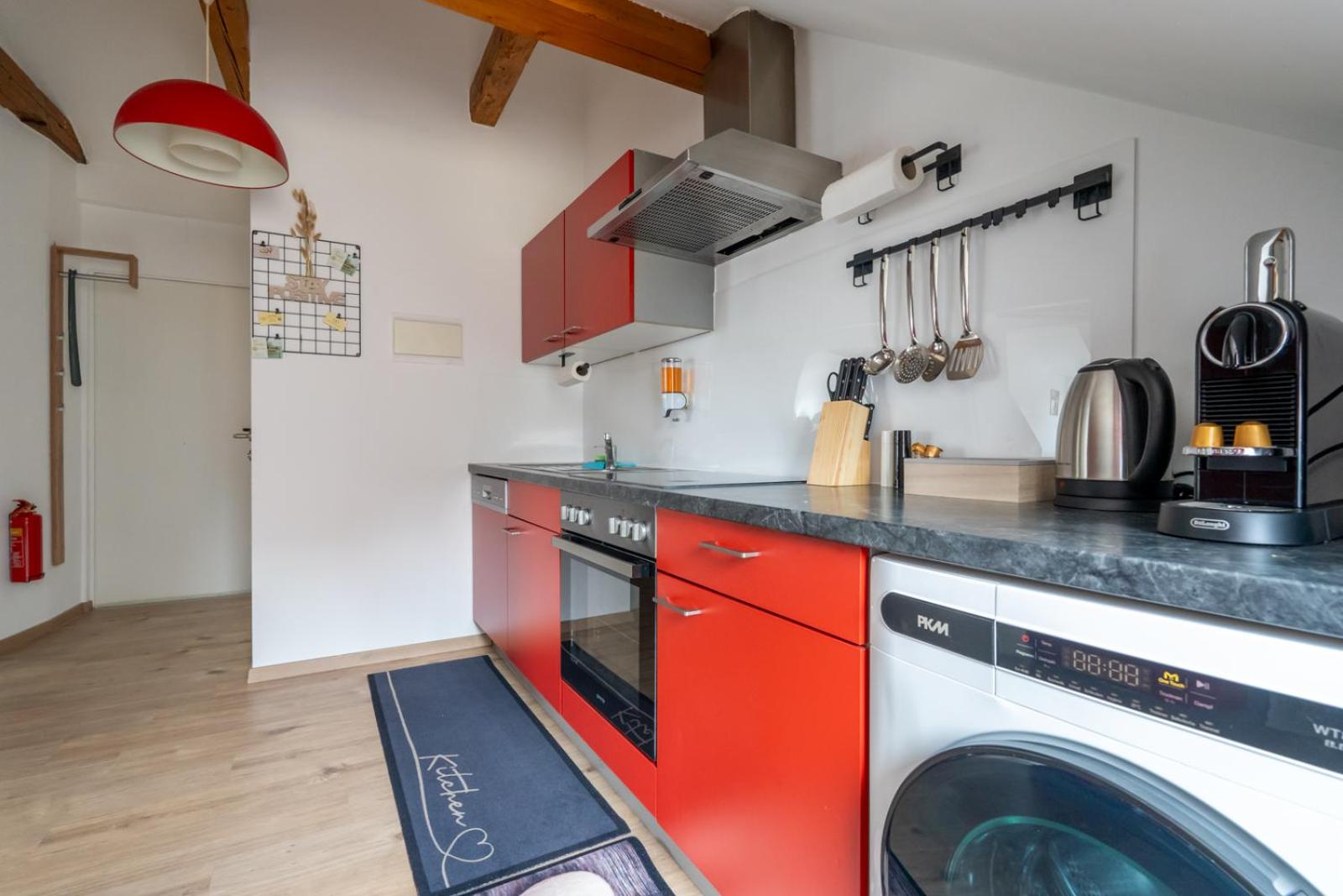 Spacious 7-Person Leoben Apartment - Ideal for Workers, Groups & Family