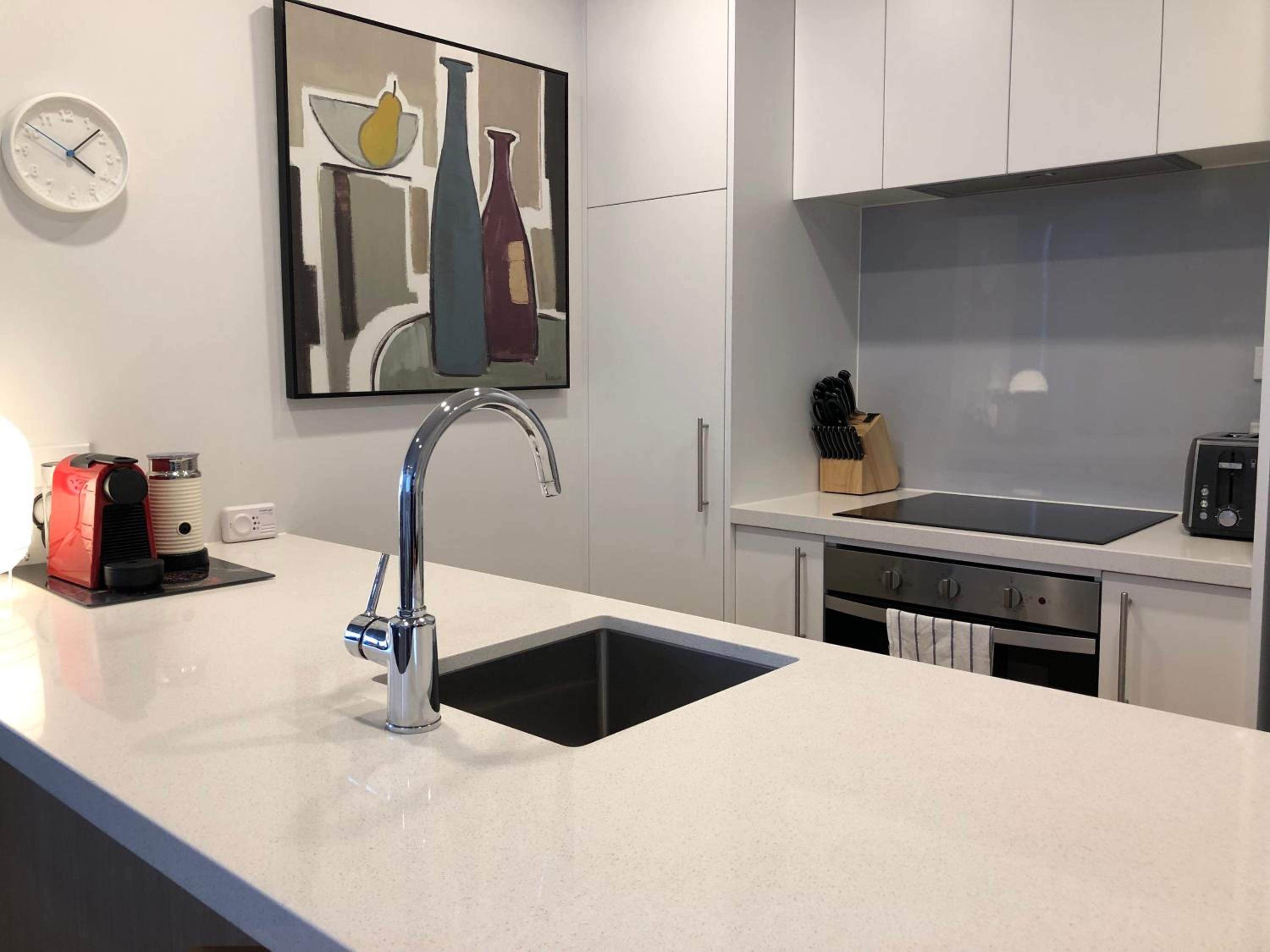 Central Auckland condo, 2Br, 2Brm, pool, gym, study view 4