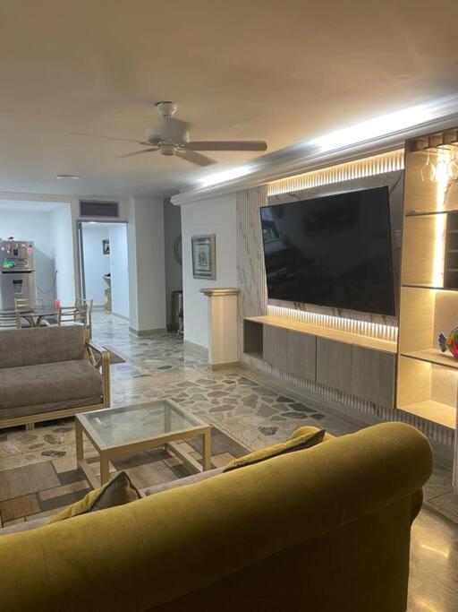 Bocagrande Spacious apt 128m near Beaches