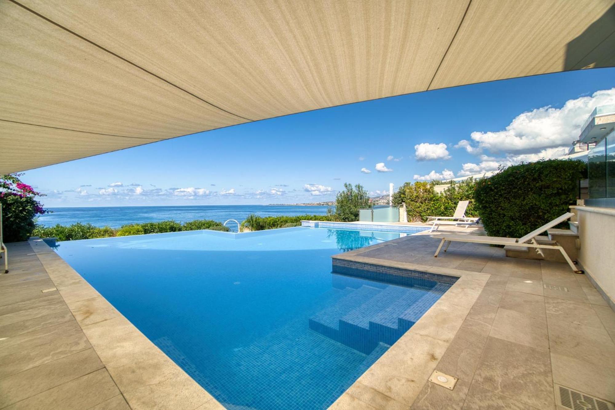 Luxury Seafront Prestige Villa 1