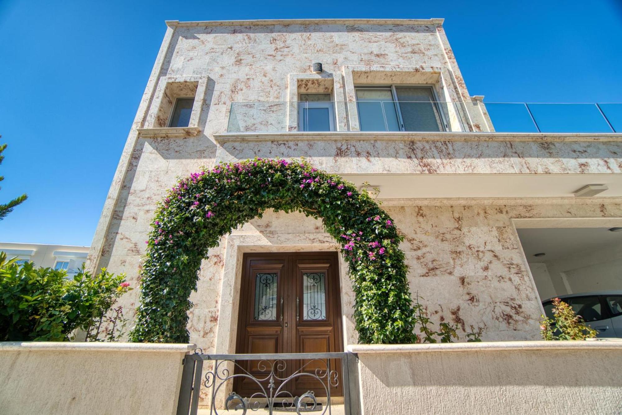 Luxury Seafront Prestige Villa 1
