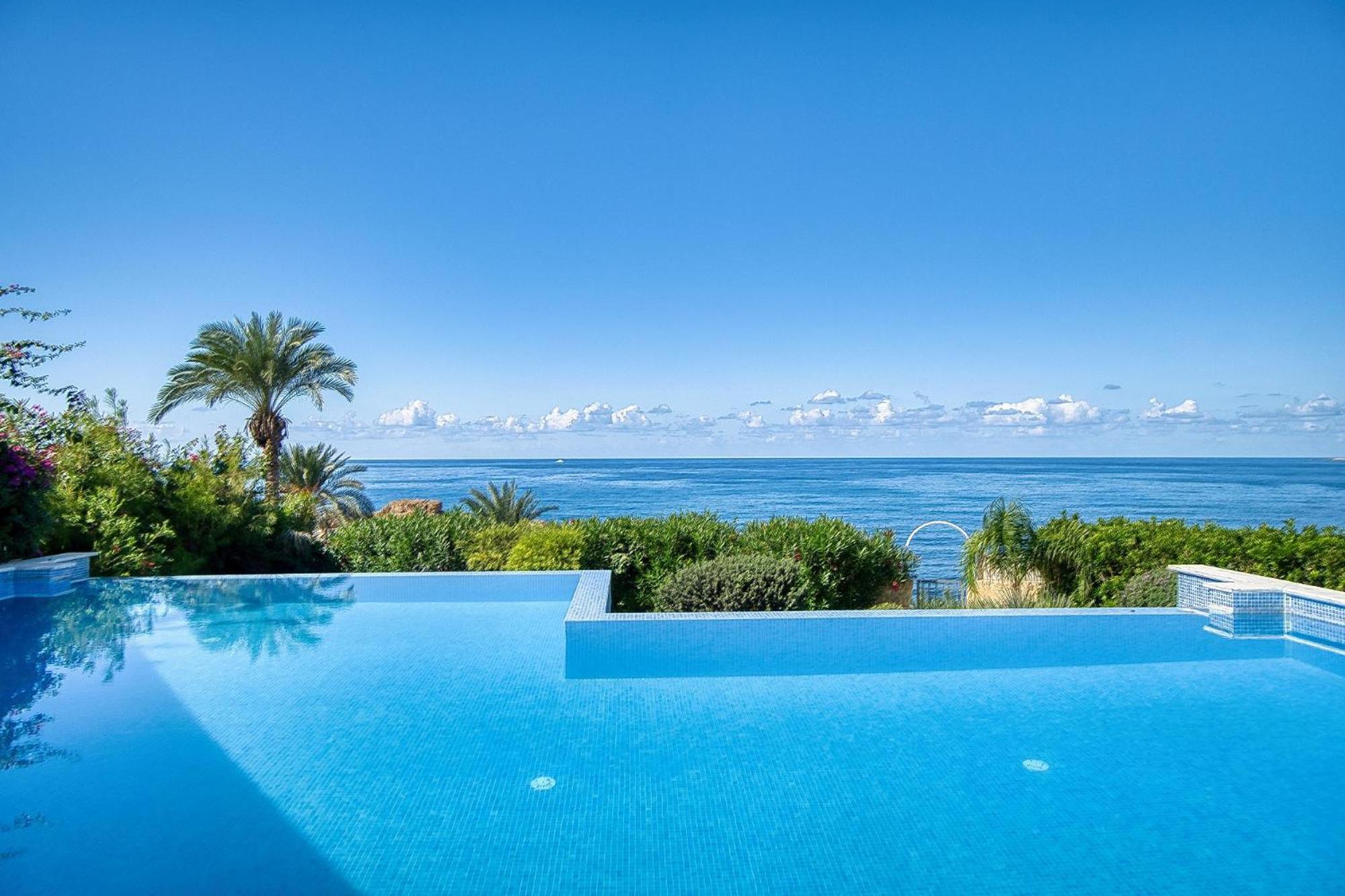 Luxury Seafront Prestige Villa 1