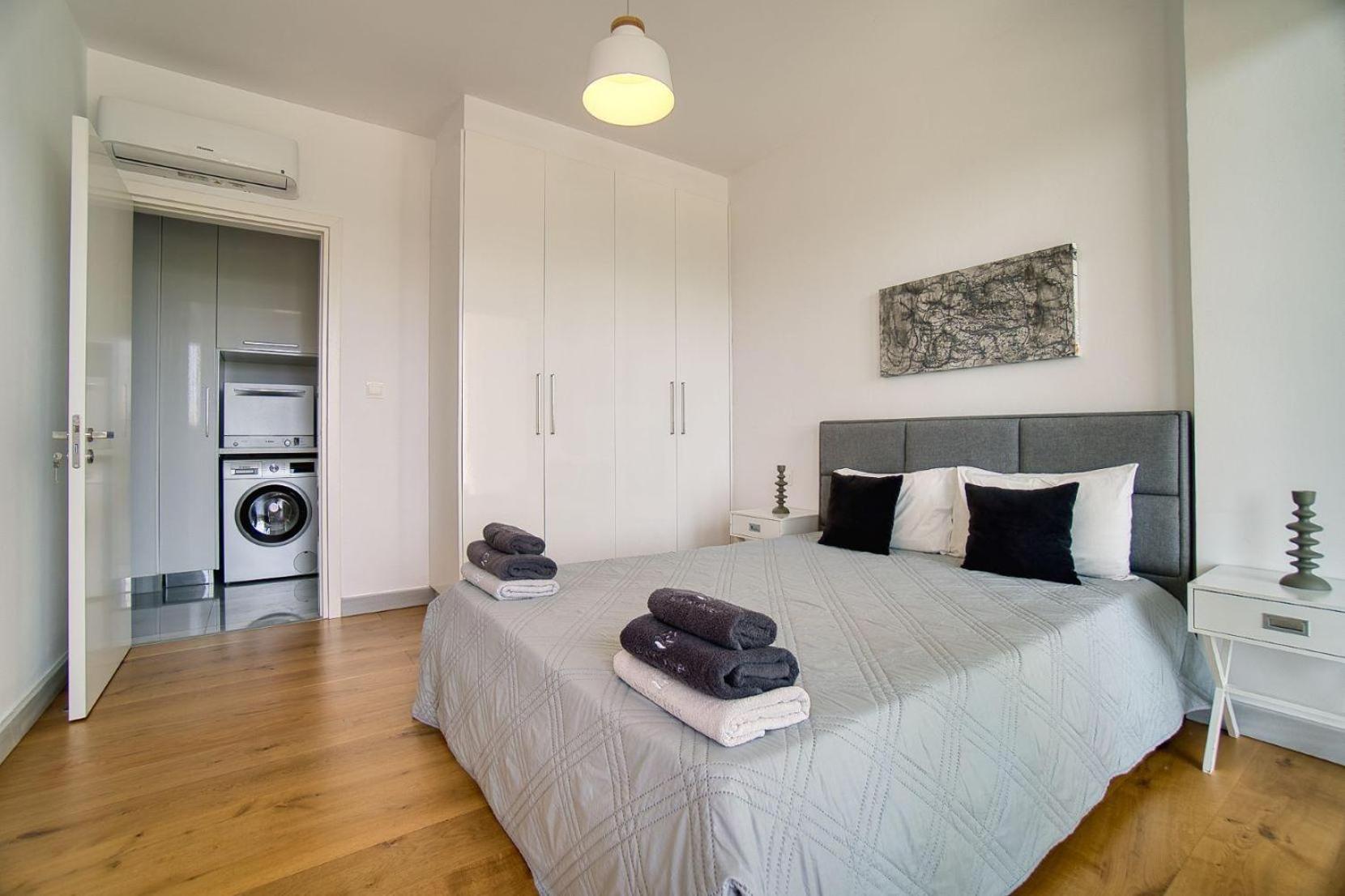Premier 105 1 BED