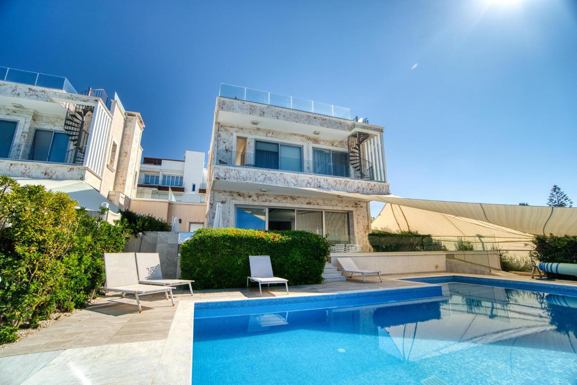Luxury Seafront Prestige Villa 1