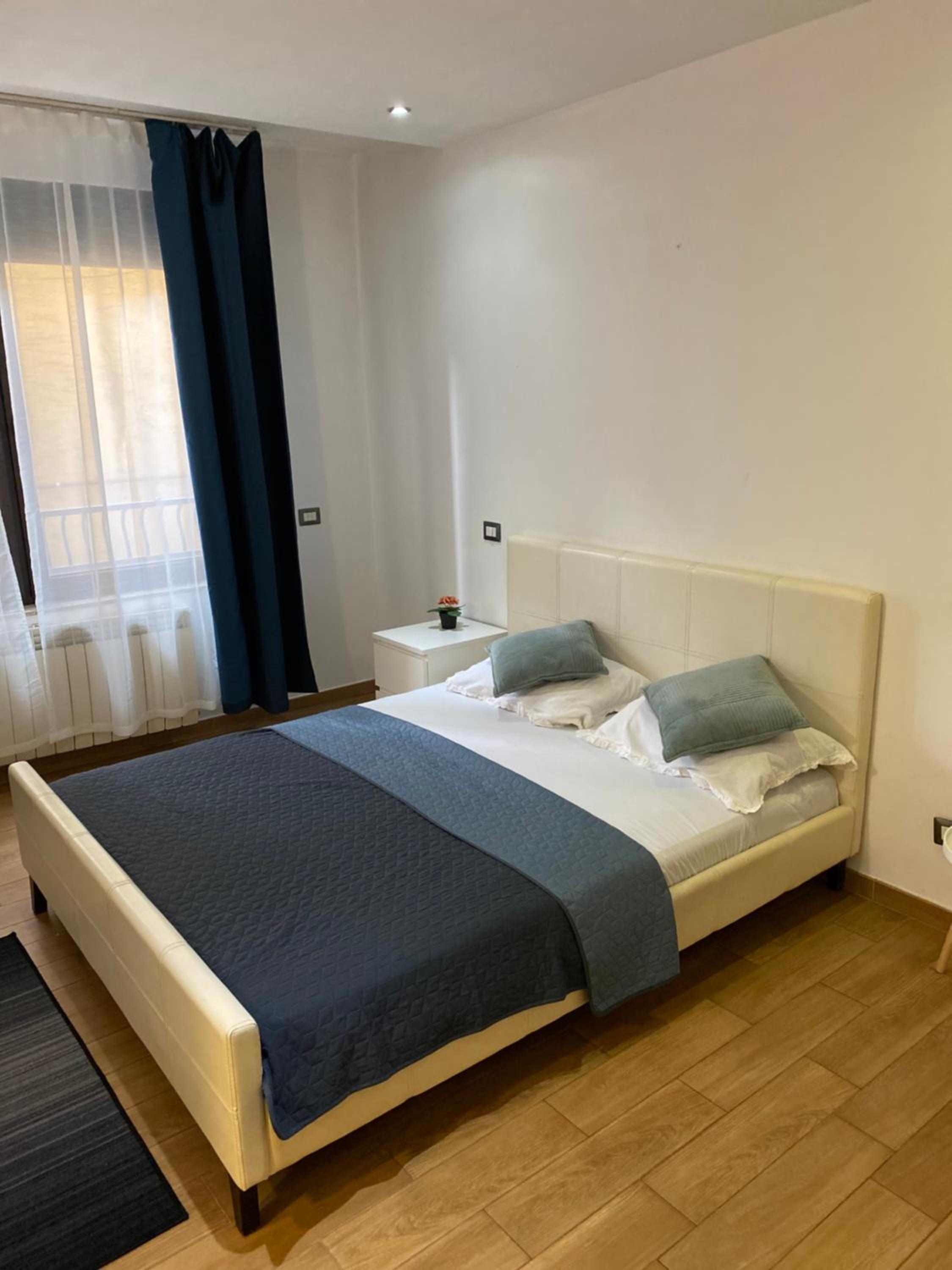 Royal Suite Unirii-2 BDR Apartment view 5