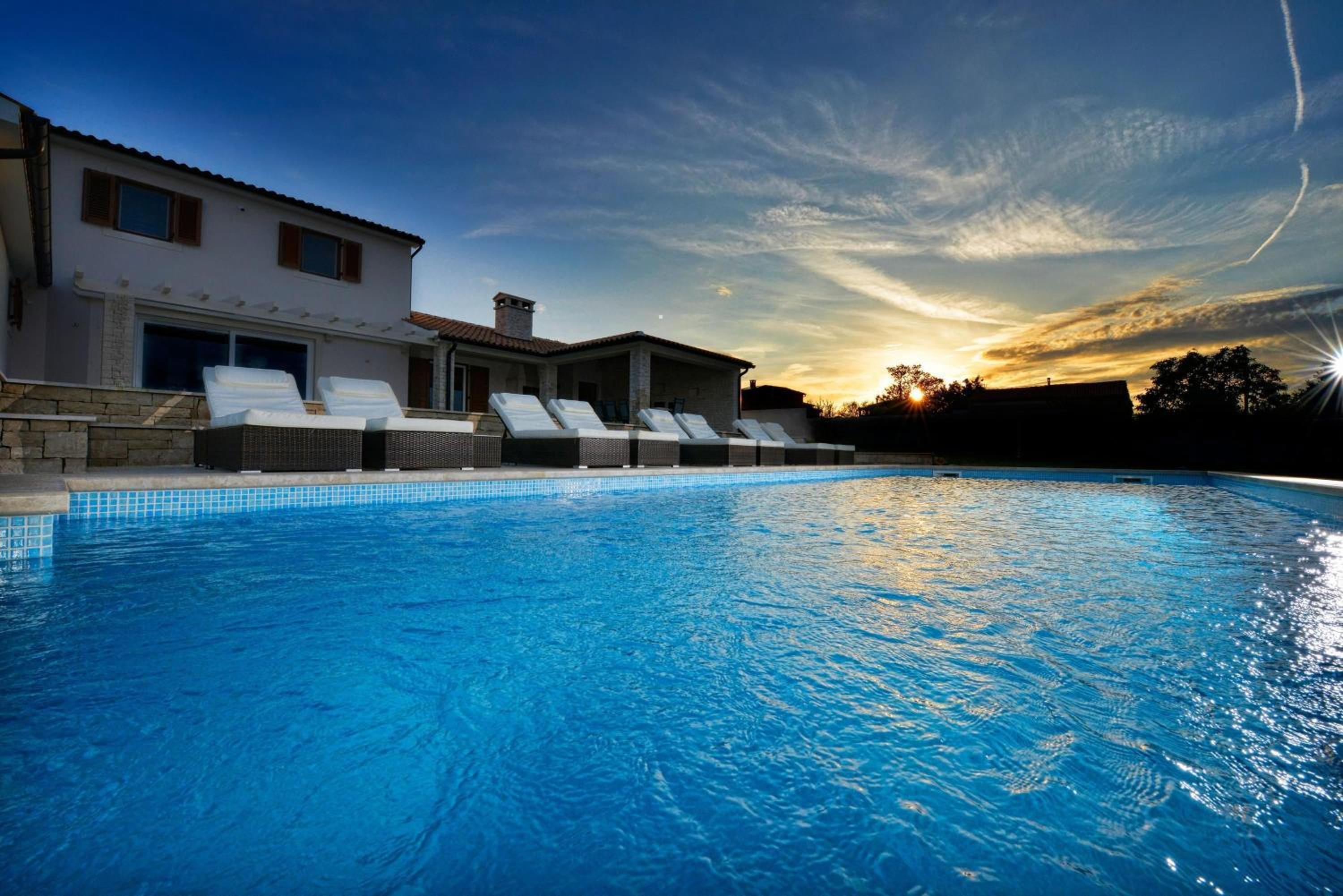 Schönes Ferienhaus Eufemija Mit Pool view 5