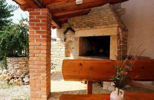 Ferienhaus In Radići Mit Privatem Pool view 3