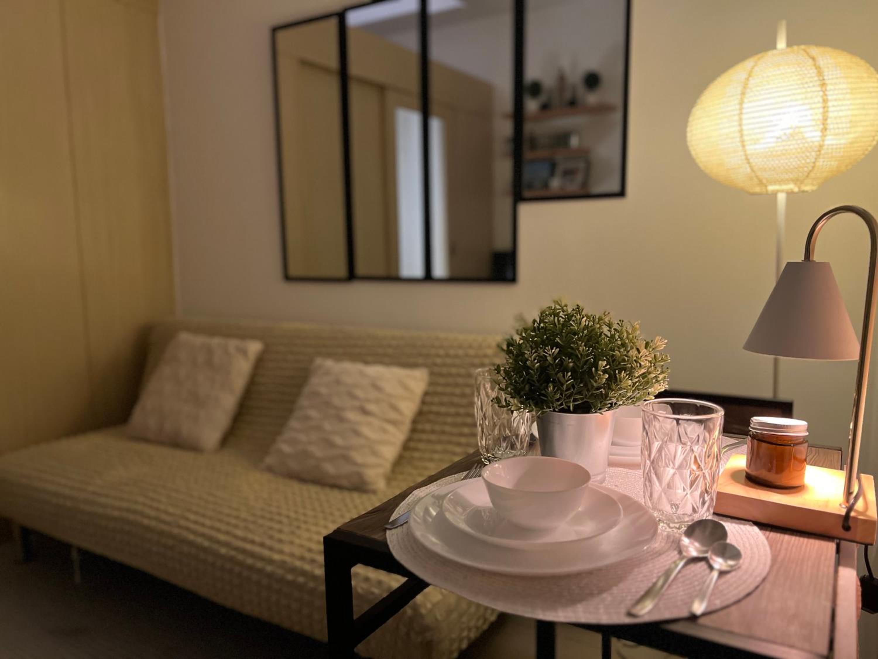 Makati High rise 1 Bedroom Condo with Balcony view 2