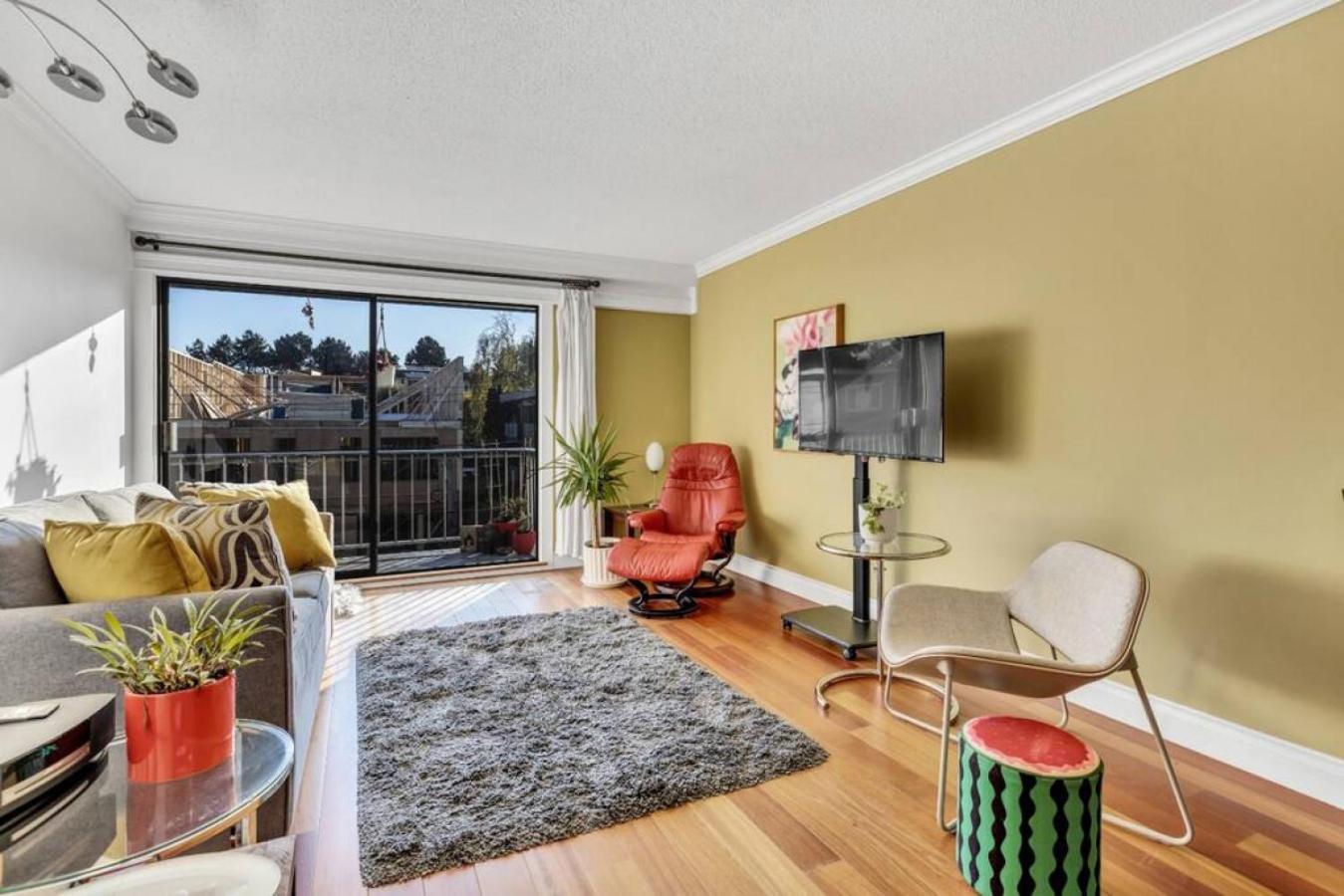 Adorable 1-Bedroom Apartment on Kitsilano Beach