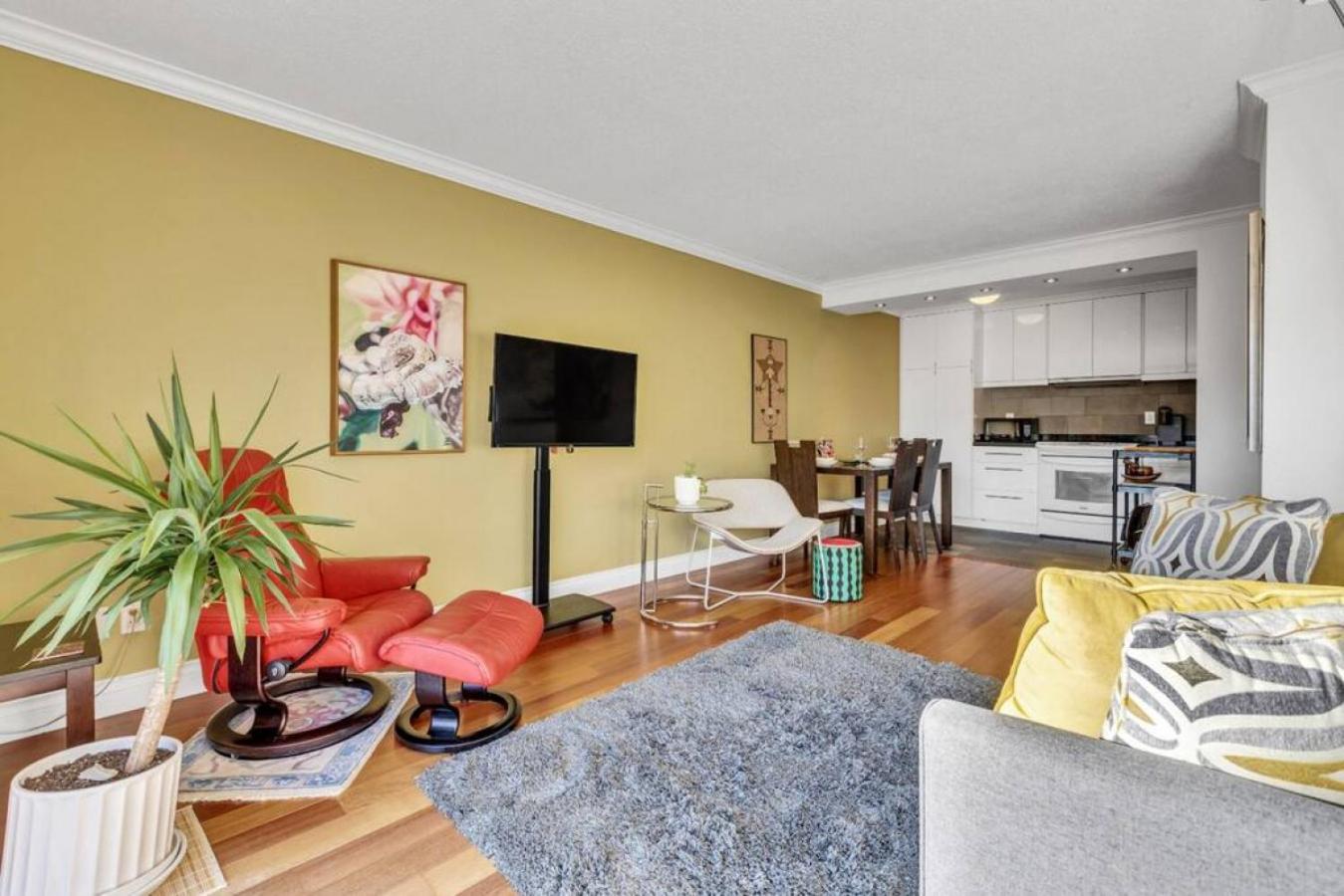 Adorable 1-Bedroom Apartment on Kitsilano Beach