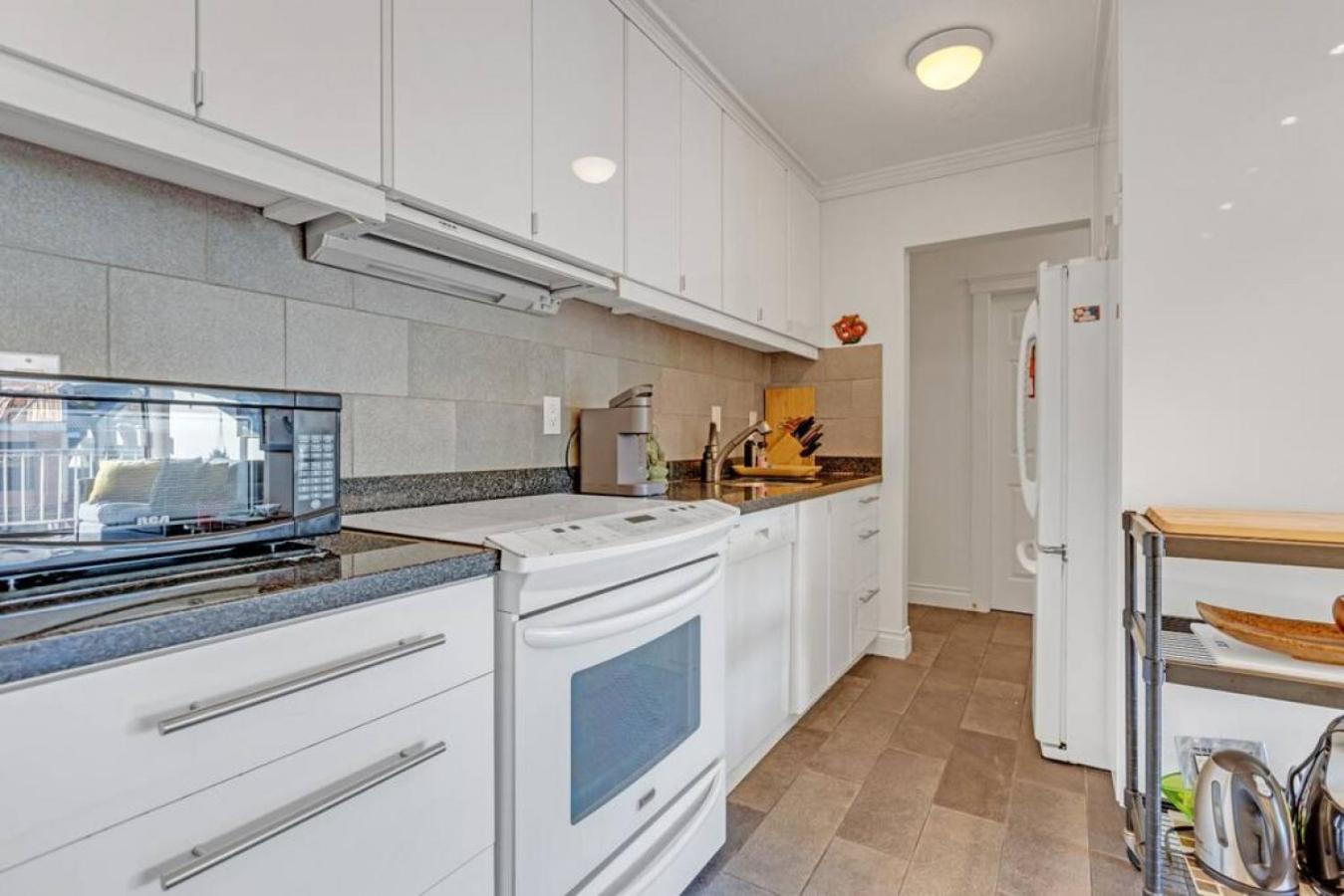 Adorable 1-Bedroom Apartment on Kitsilano Beach