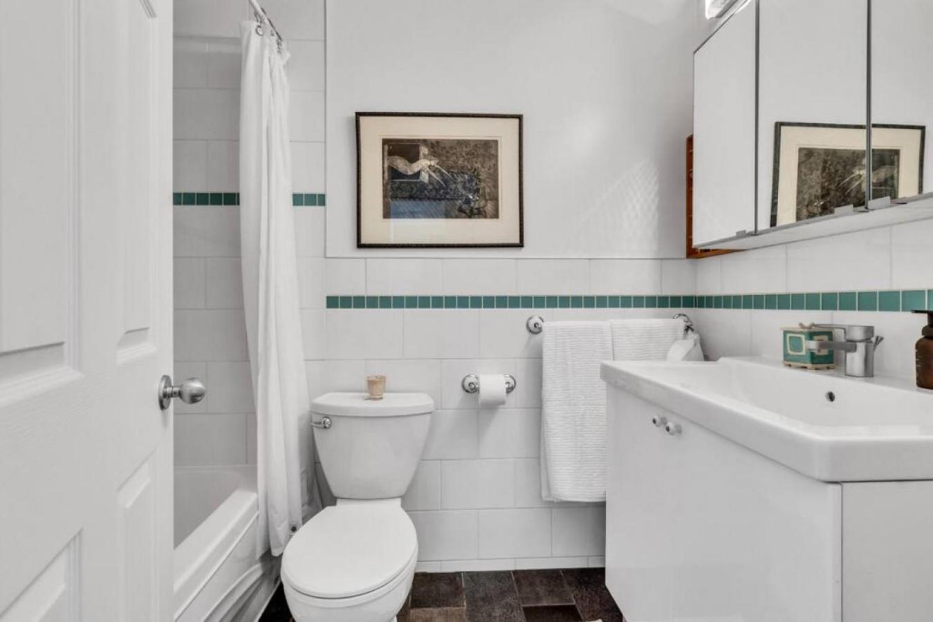 Adorable 1-Bedroom Apartment on Kitsilano Beach