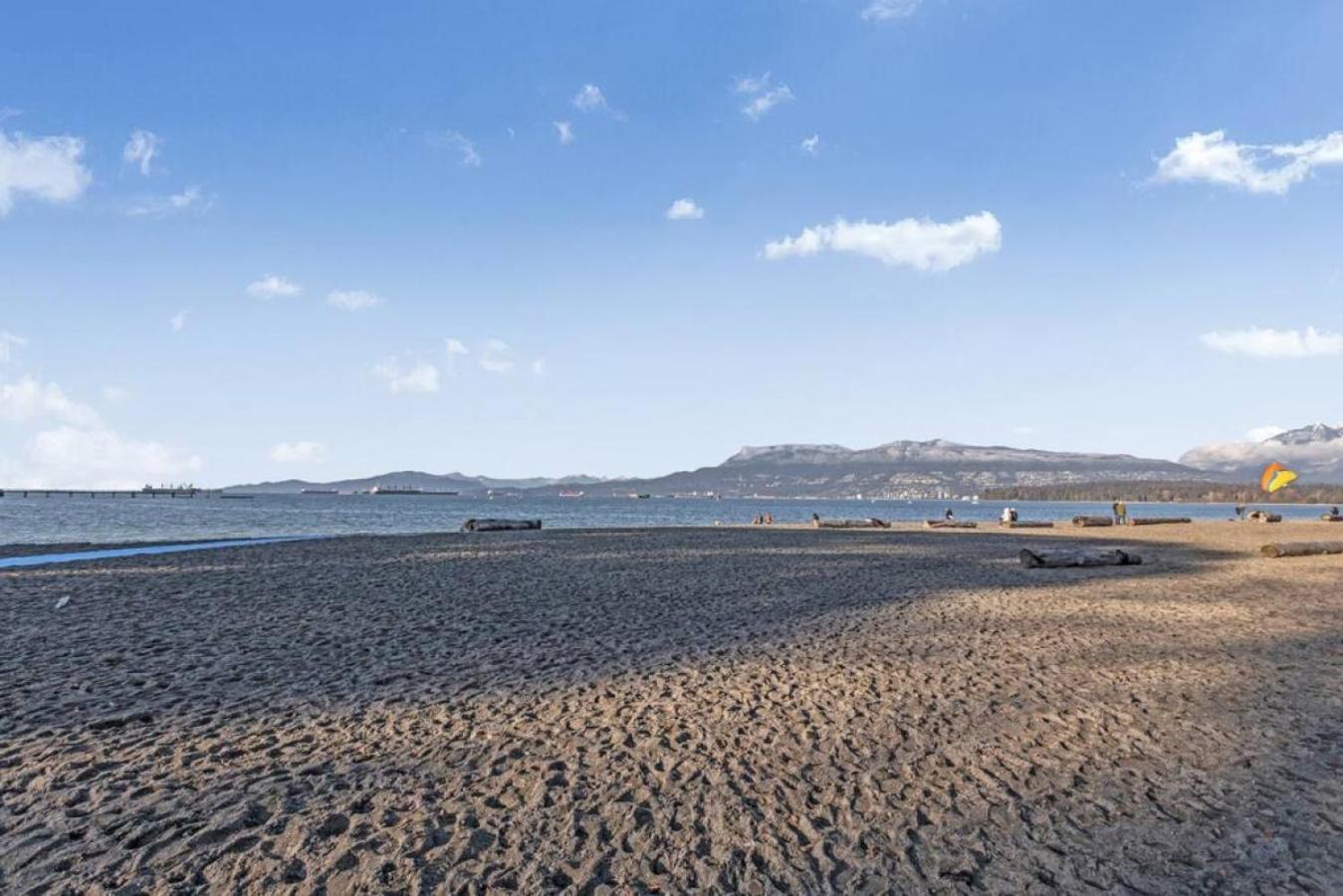 Adorable 1-Bedroom Apartment on Kitsilano Beach