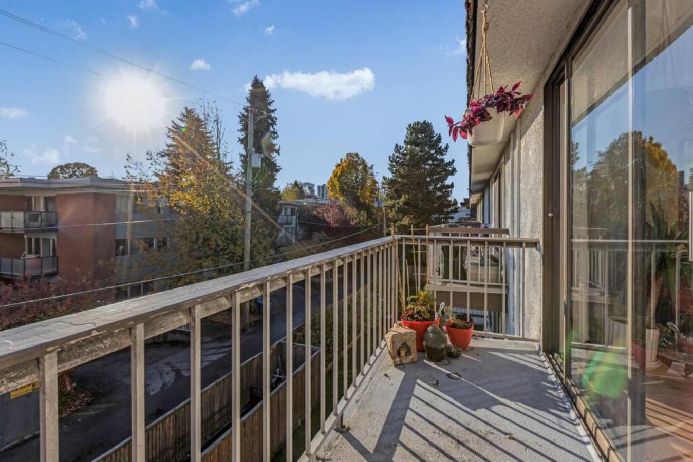 Adorable 1-Bedroom Apartment on Kitsilano Beach