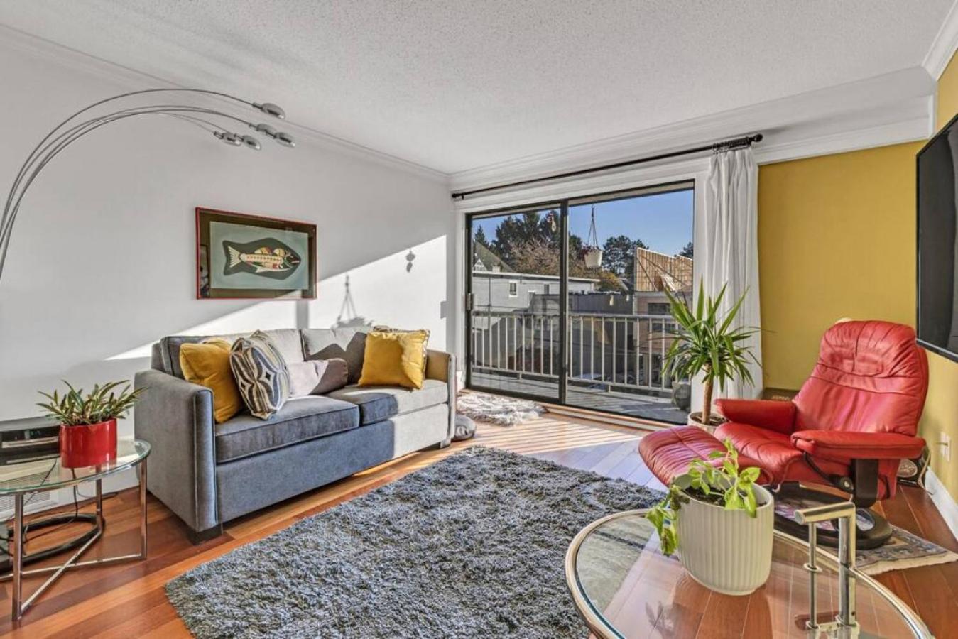 Adorable 1-Bedroom Apartment on Kitsilano Beach