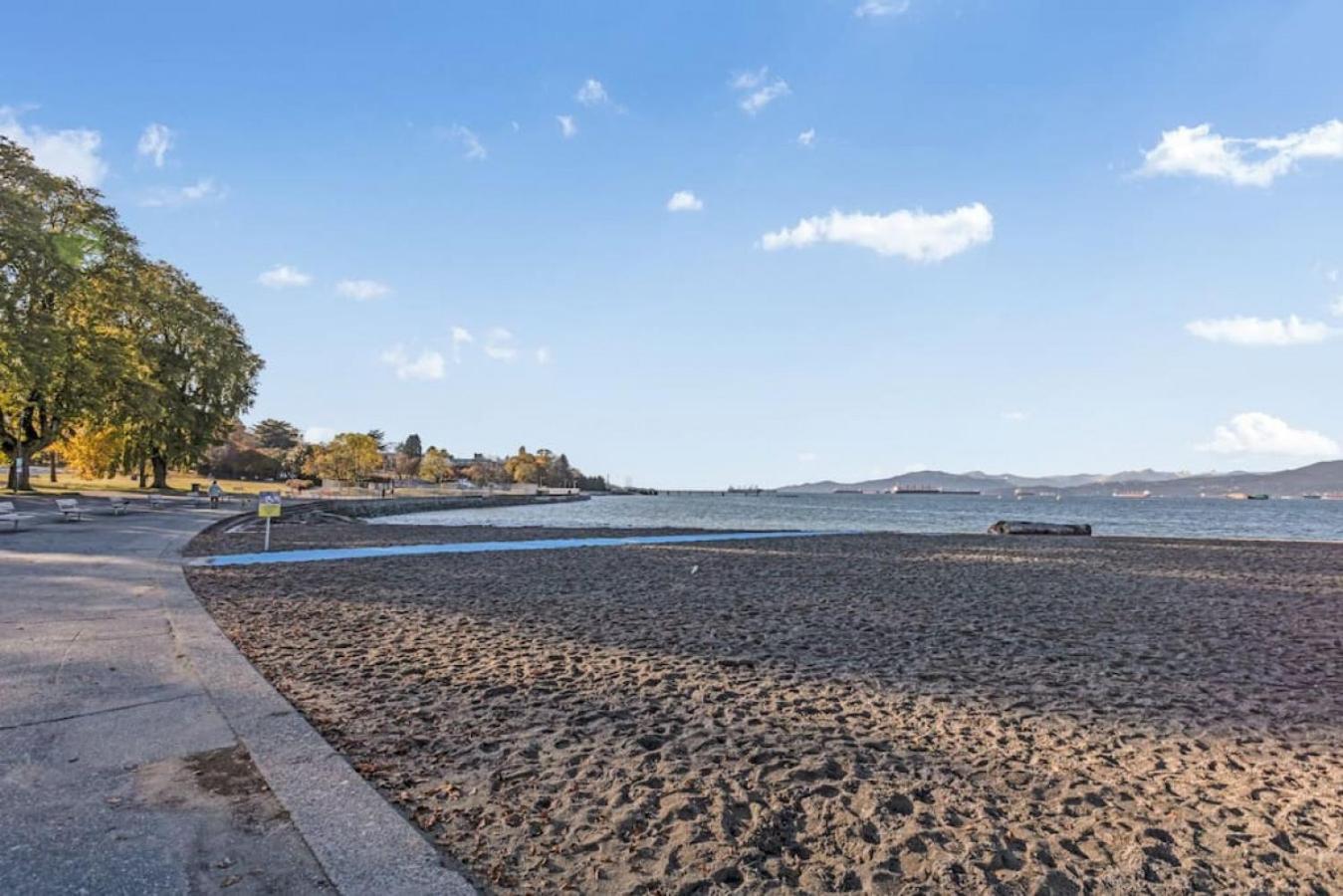 Adorable 1-Bedroom Apartment on Kitsilano Beach